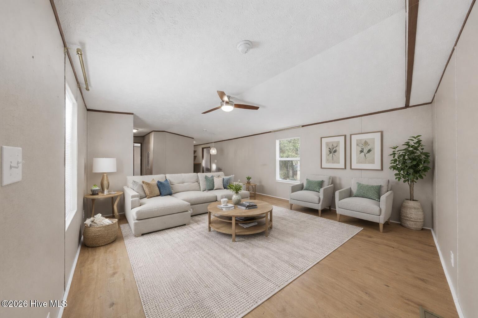 100562676 | Photo 11