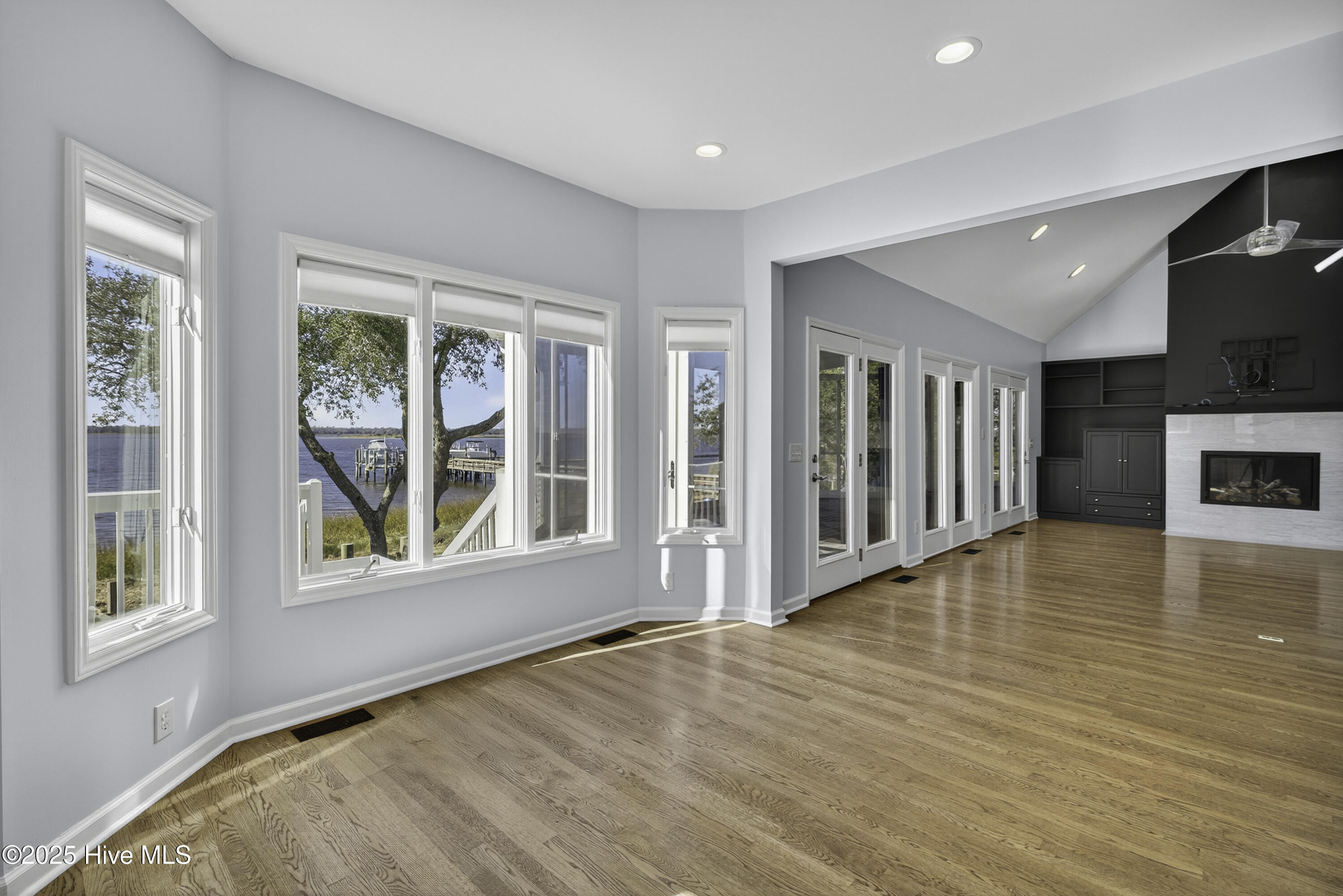 100539038 | Photo 37