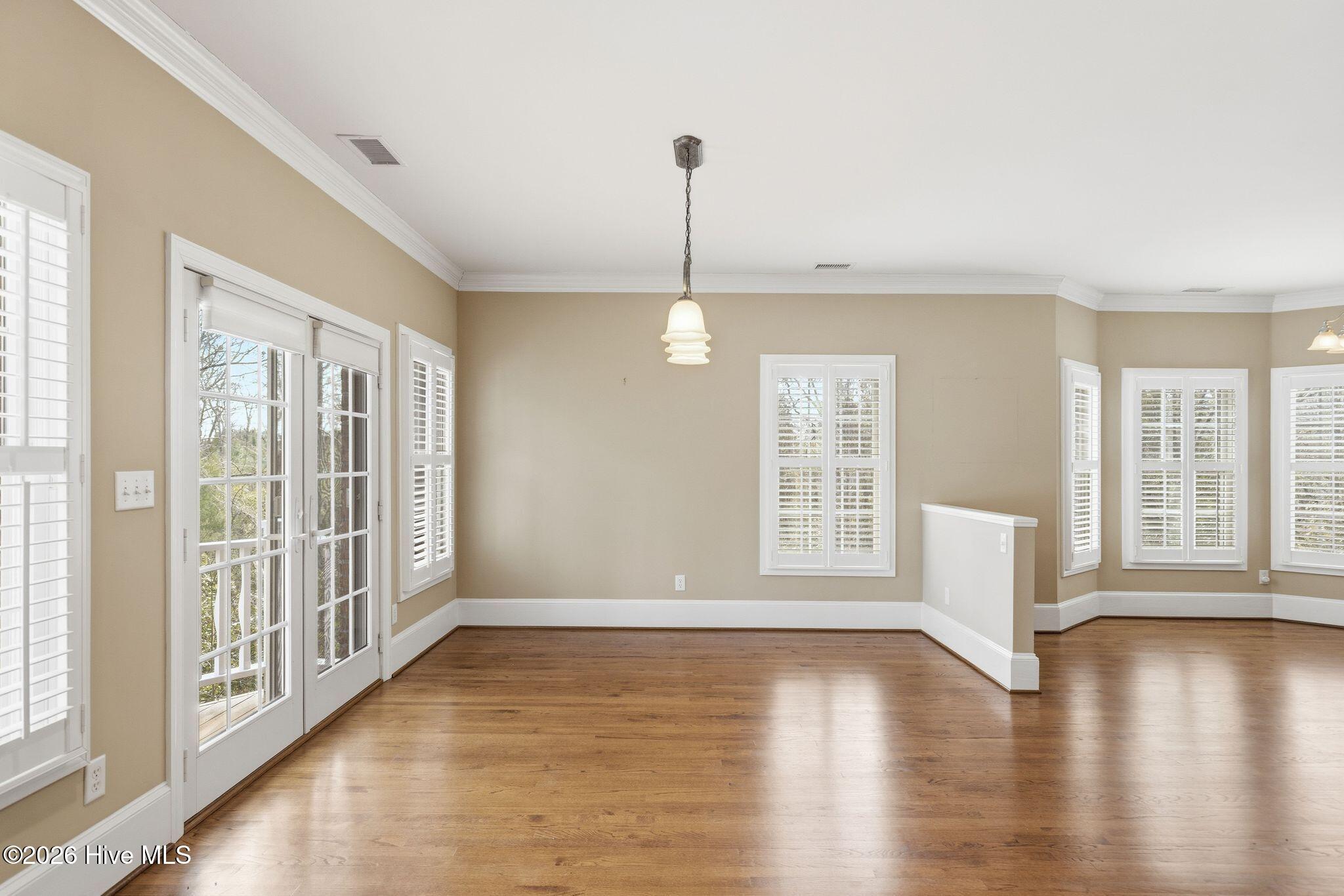 100565083 | Photo 12