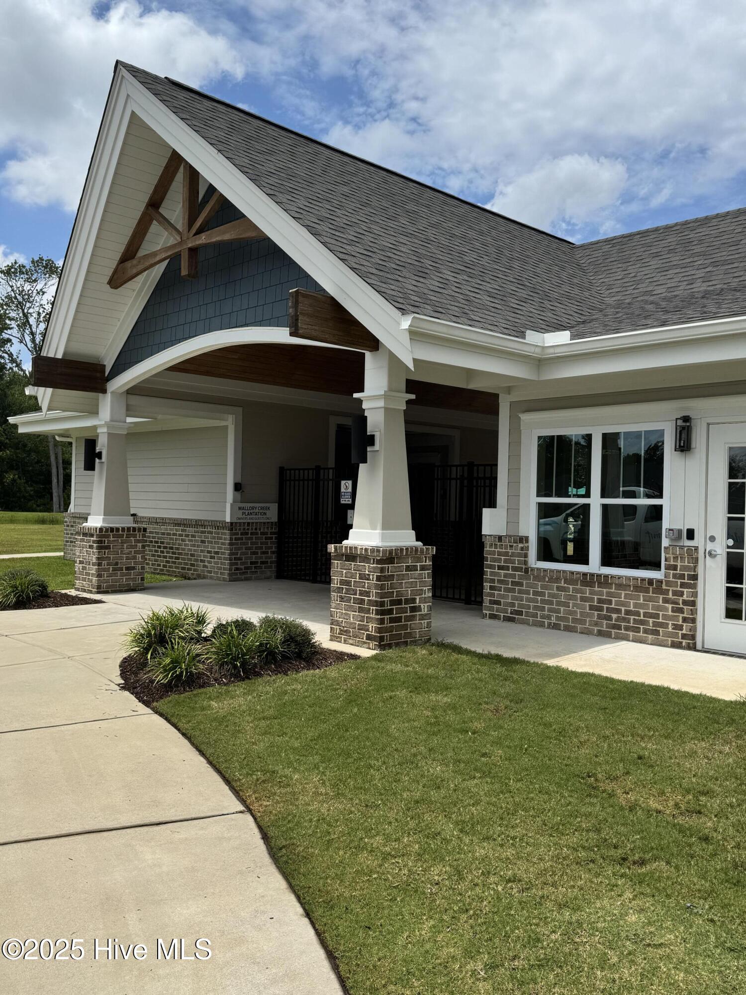 100561165 | Photo 26