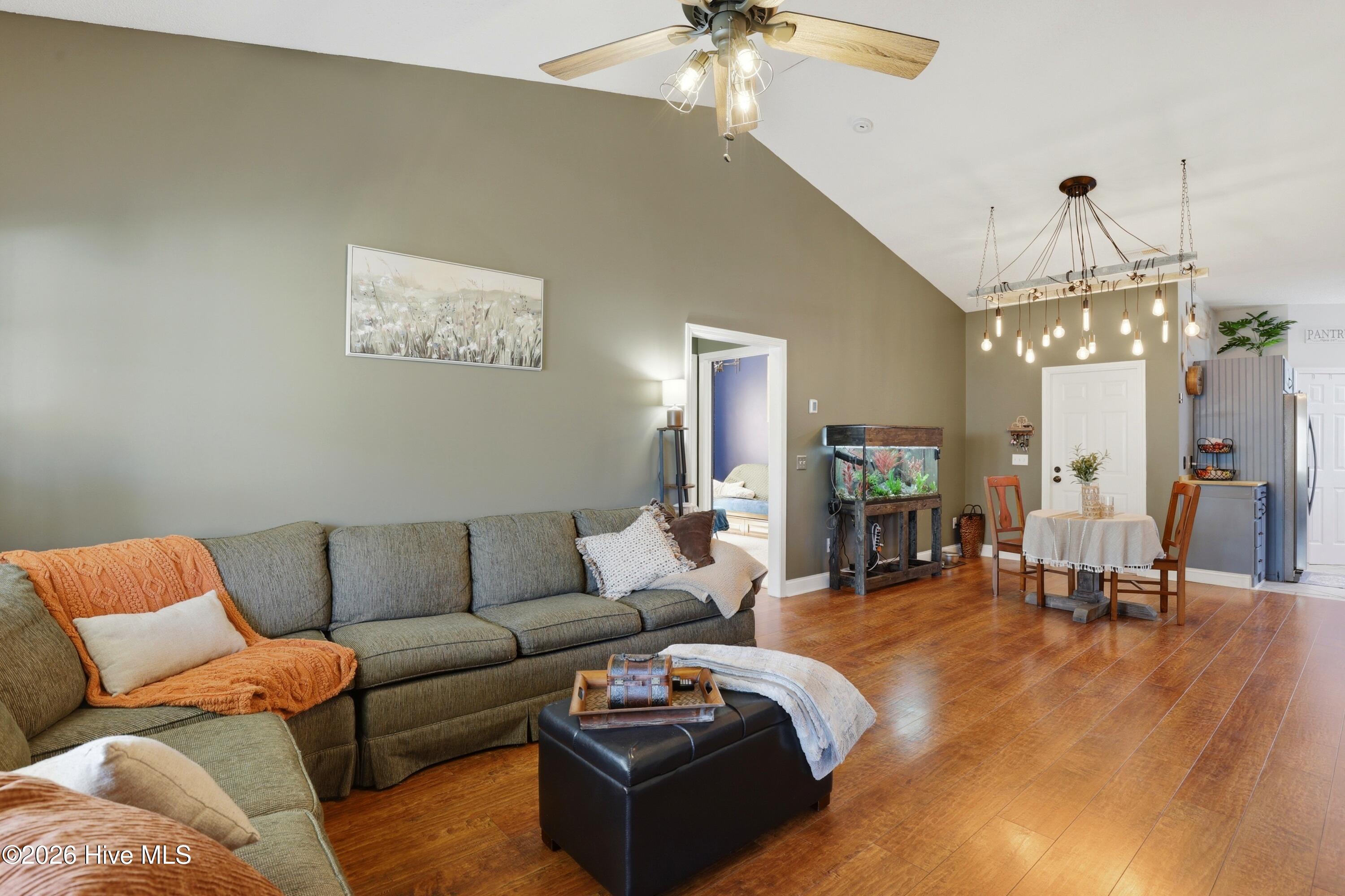 100560497 | Photo 14