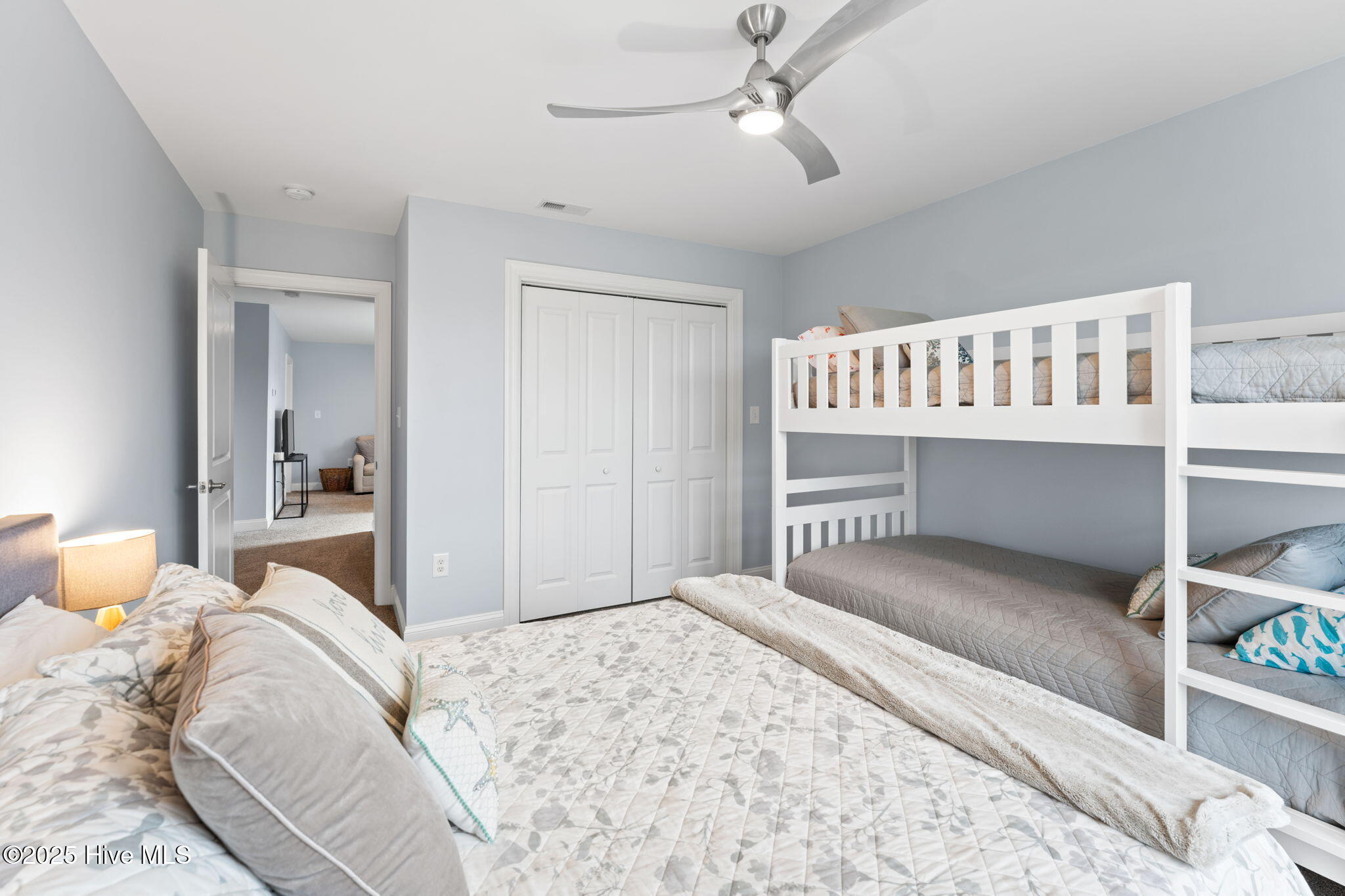 100532717 | Photo 45