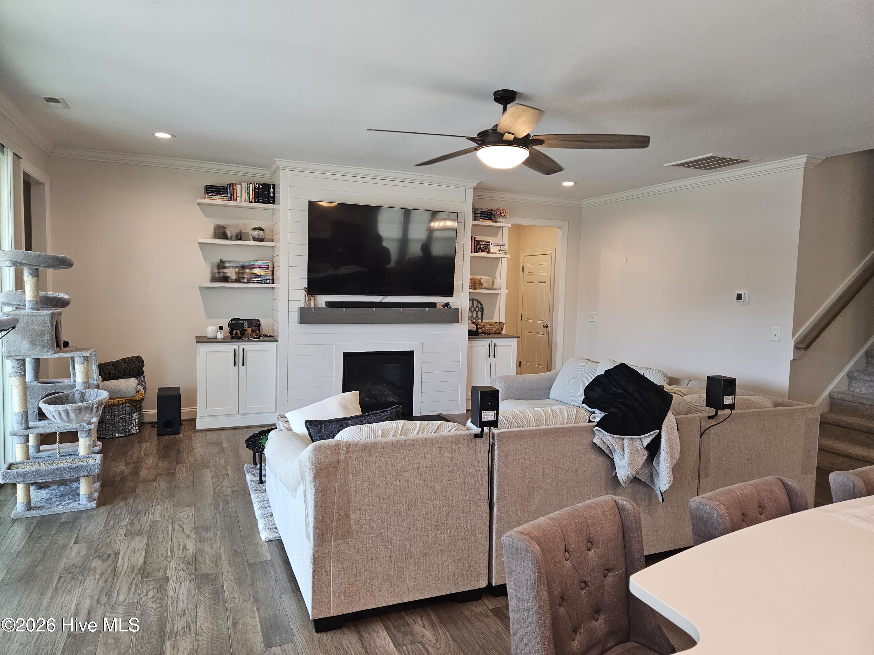 100569163 | Photo 11