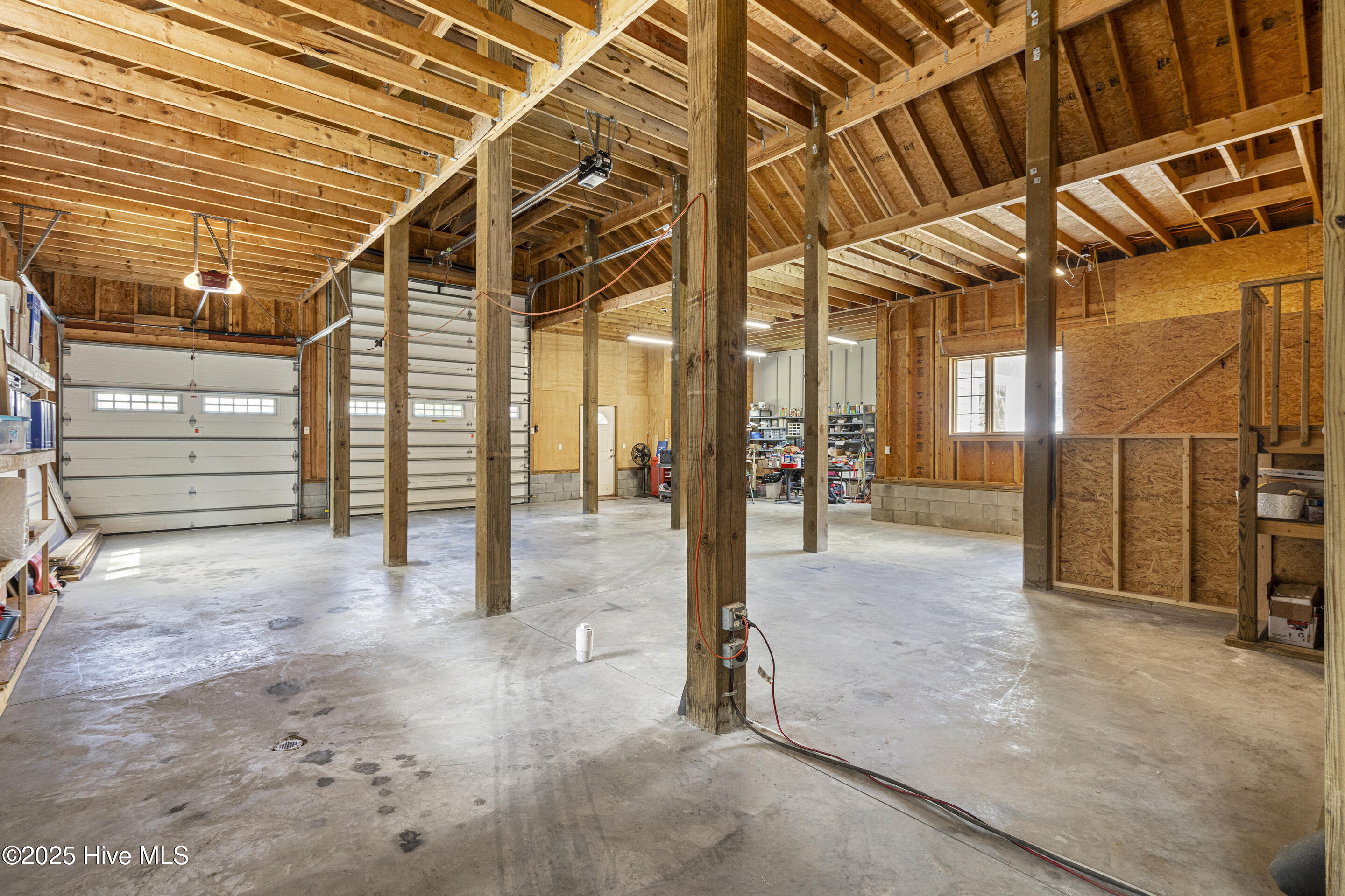 100503346 | Photo 81