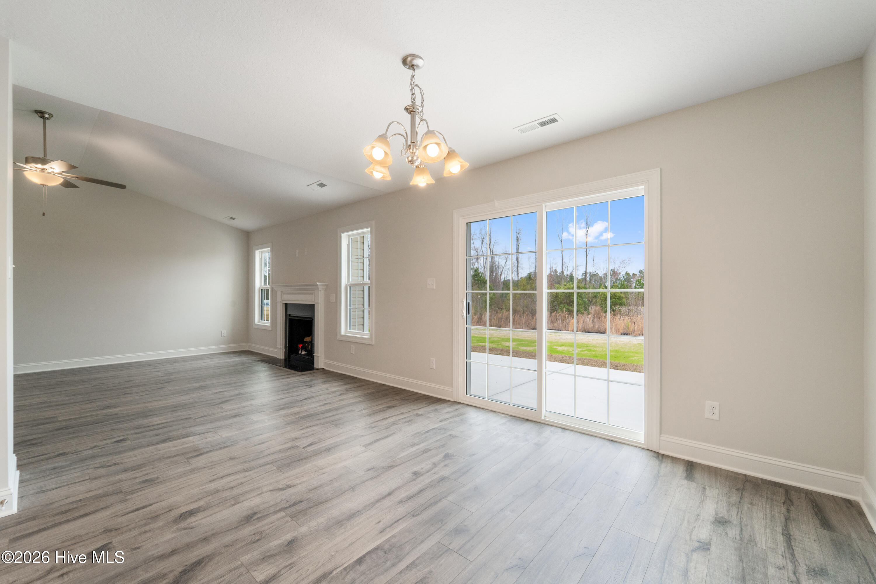 100523680 | Photo 10