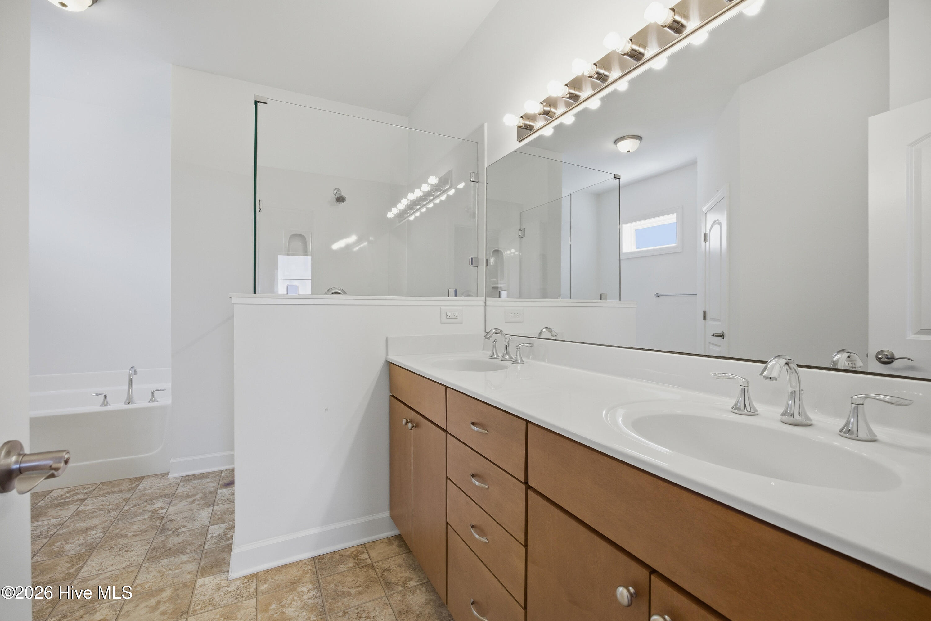 100569941 | Photo 35