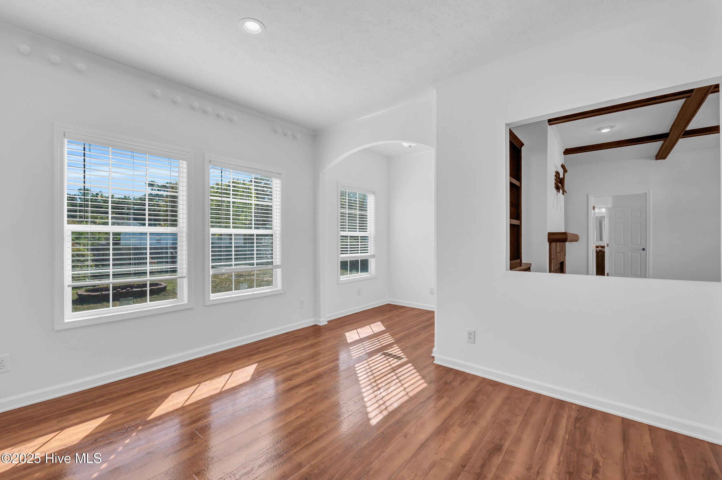 100539826 | Photo 10