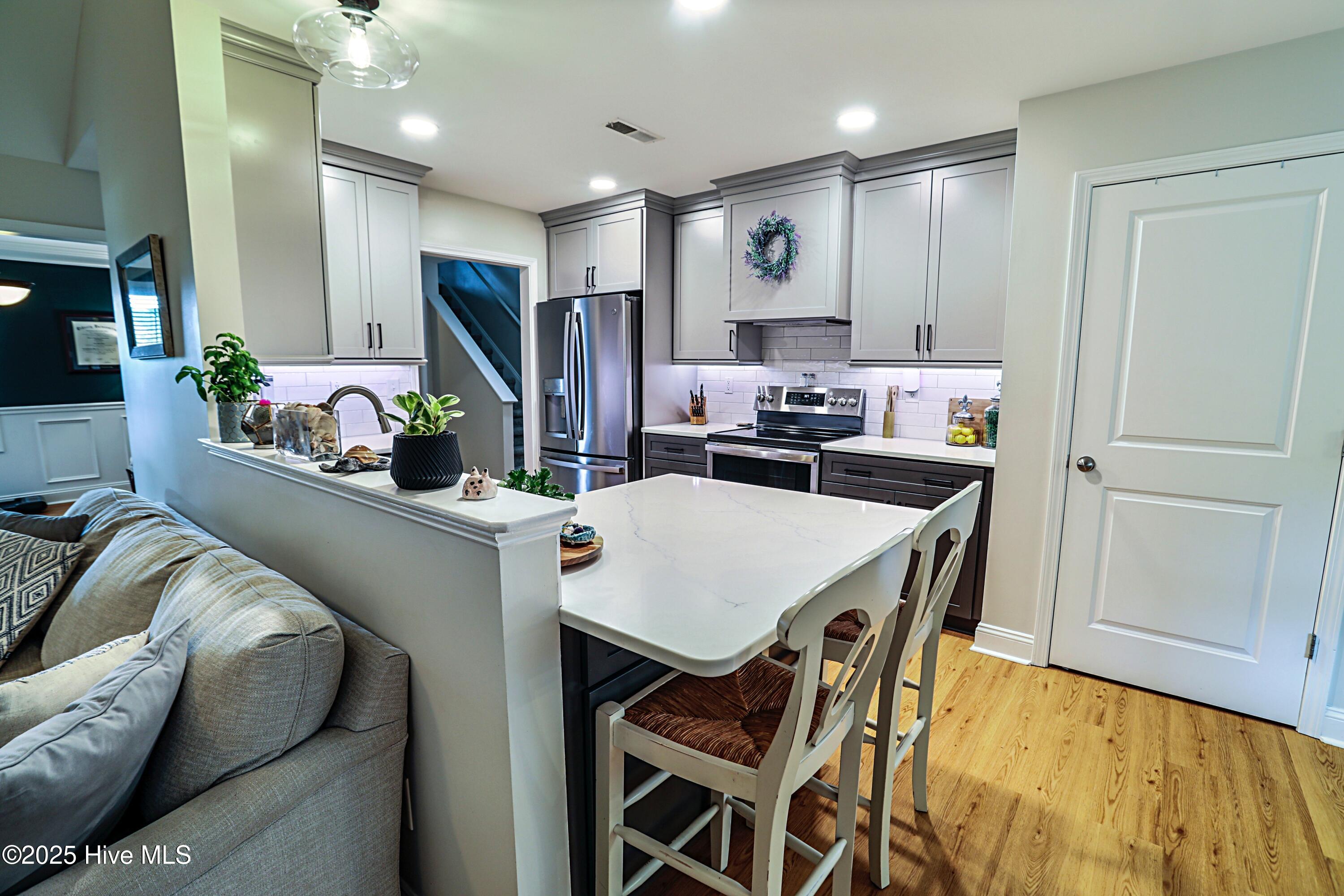 100541806 | Photo 18