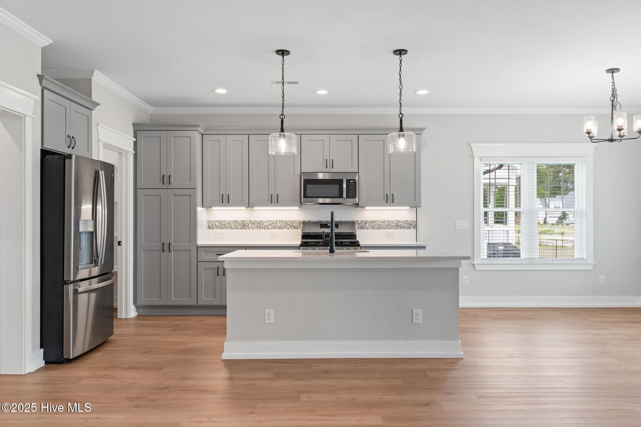 100479579 | Photo 38