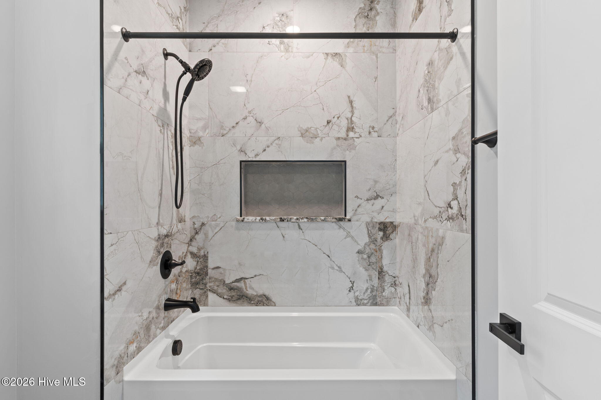 100557701 | Photo 45