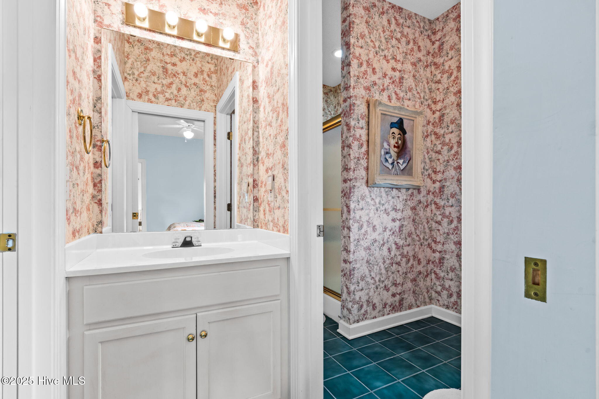 100550384 | Photo 31