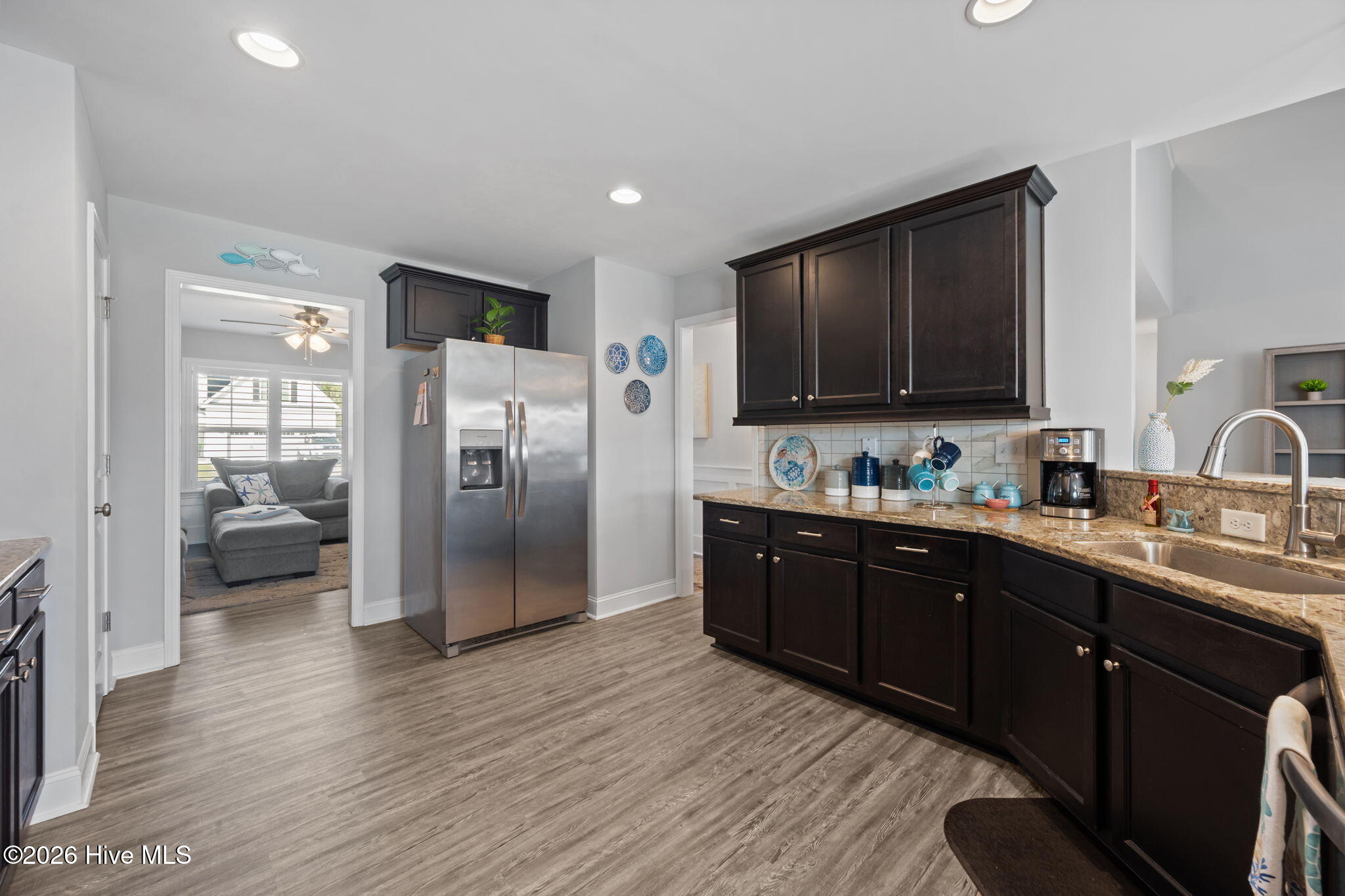 100561377 | Photo 10