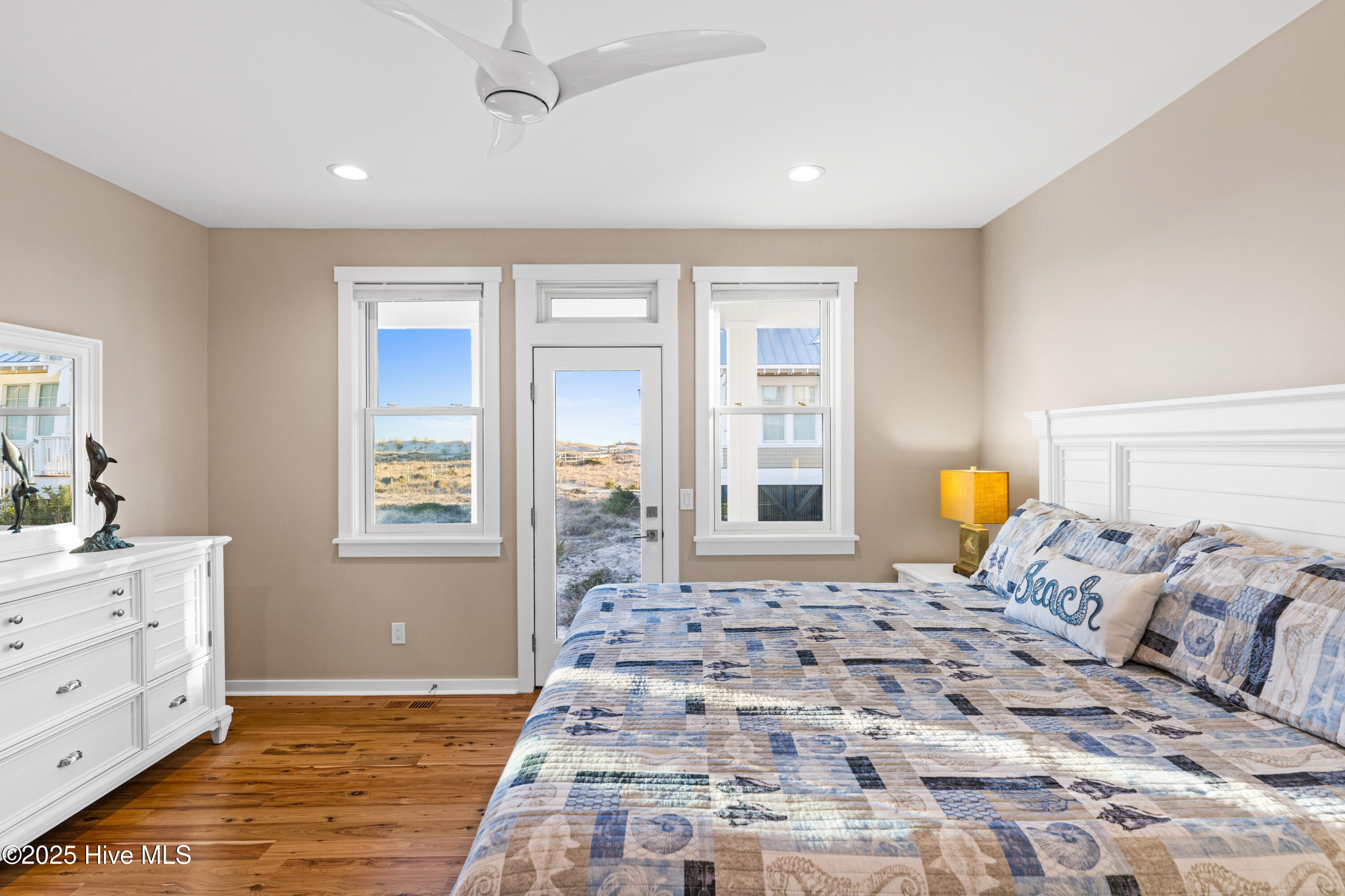 100494398 | Photo 42