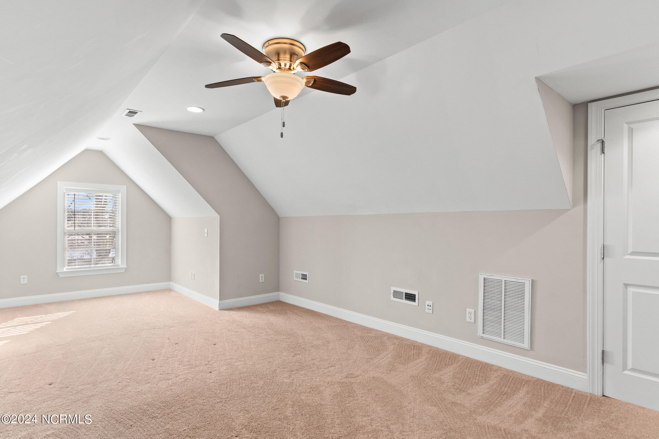 100564899 | Photo 27