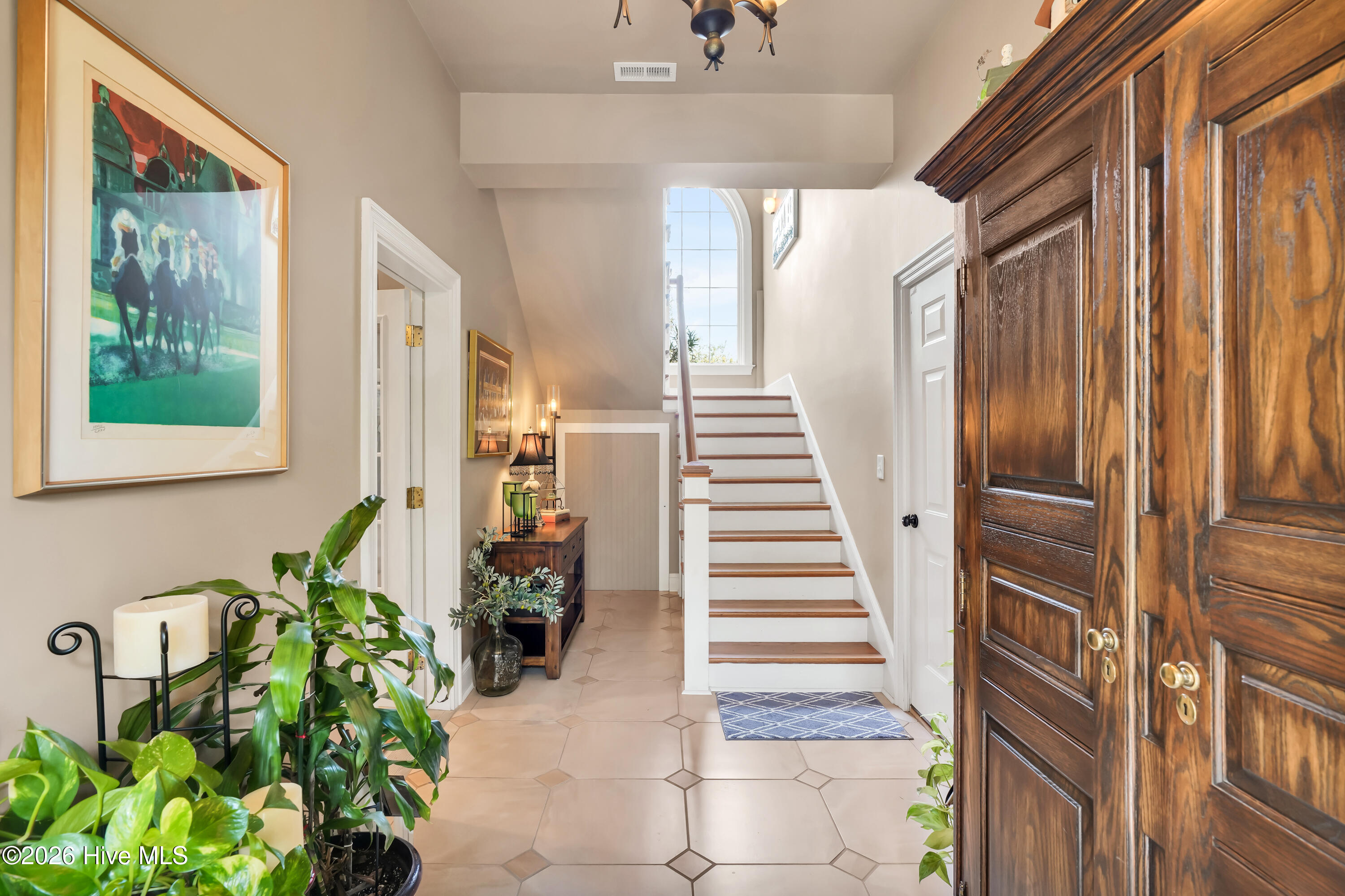 100564861 | Photo 12