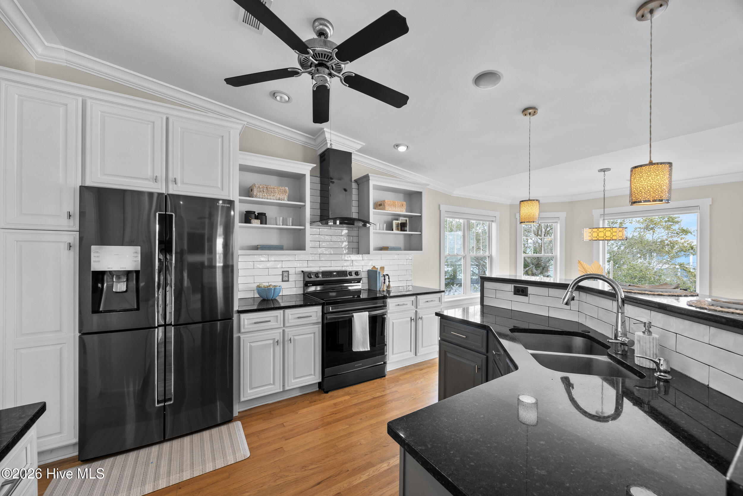 100552893 | Photo 22