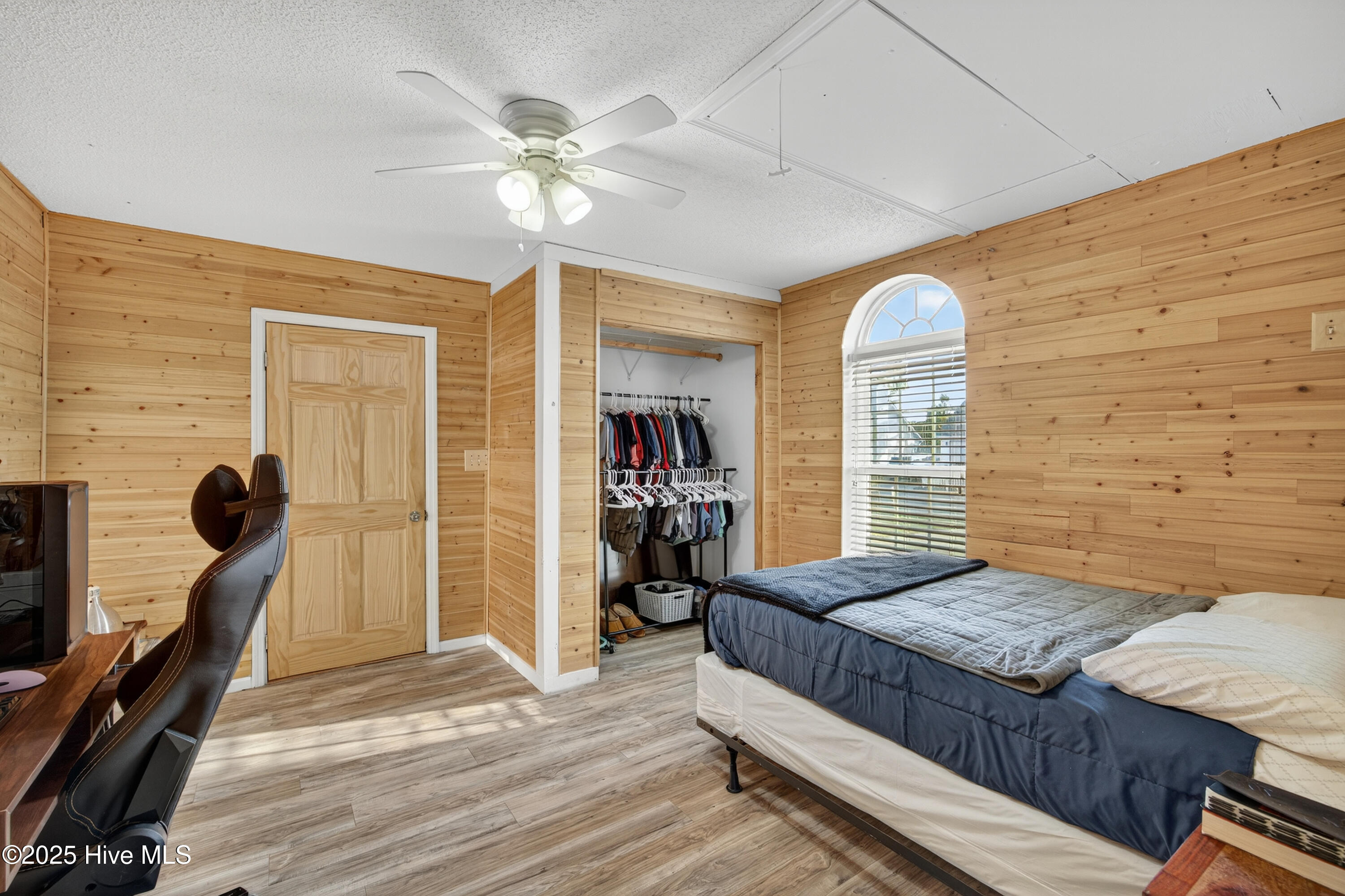 100541929 | Photo 25