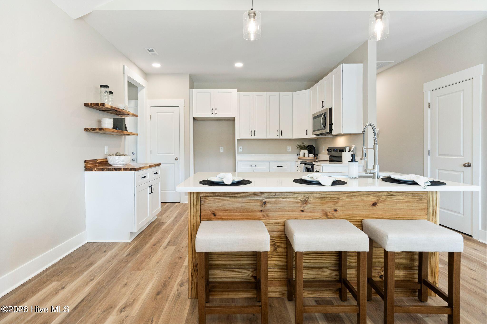 100558463 | Photo 23