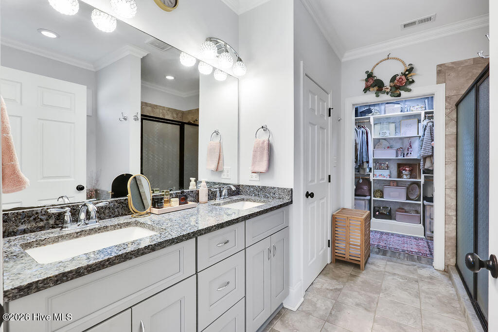 100547742 | Photo 26