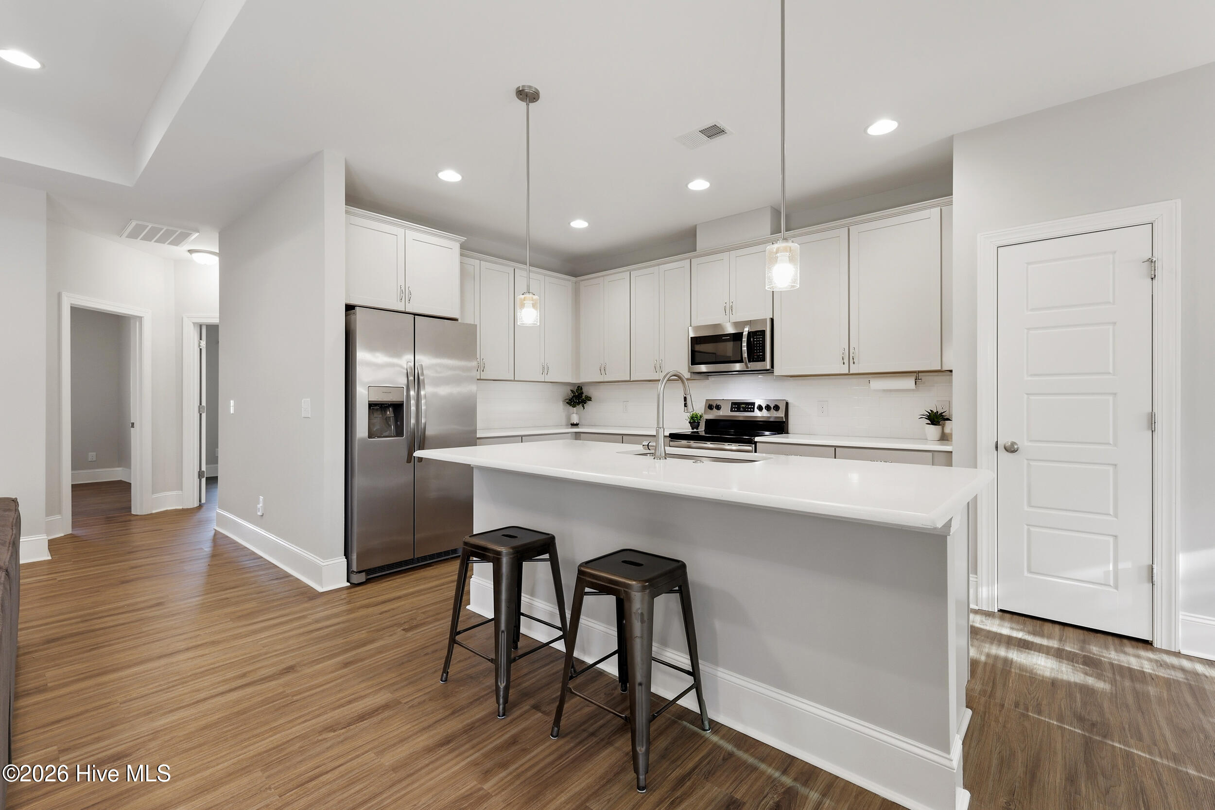 100557443 | Photo 11