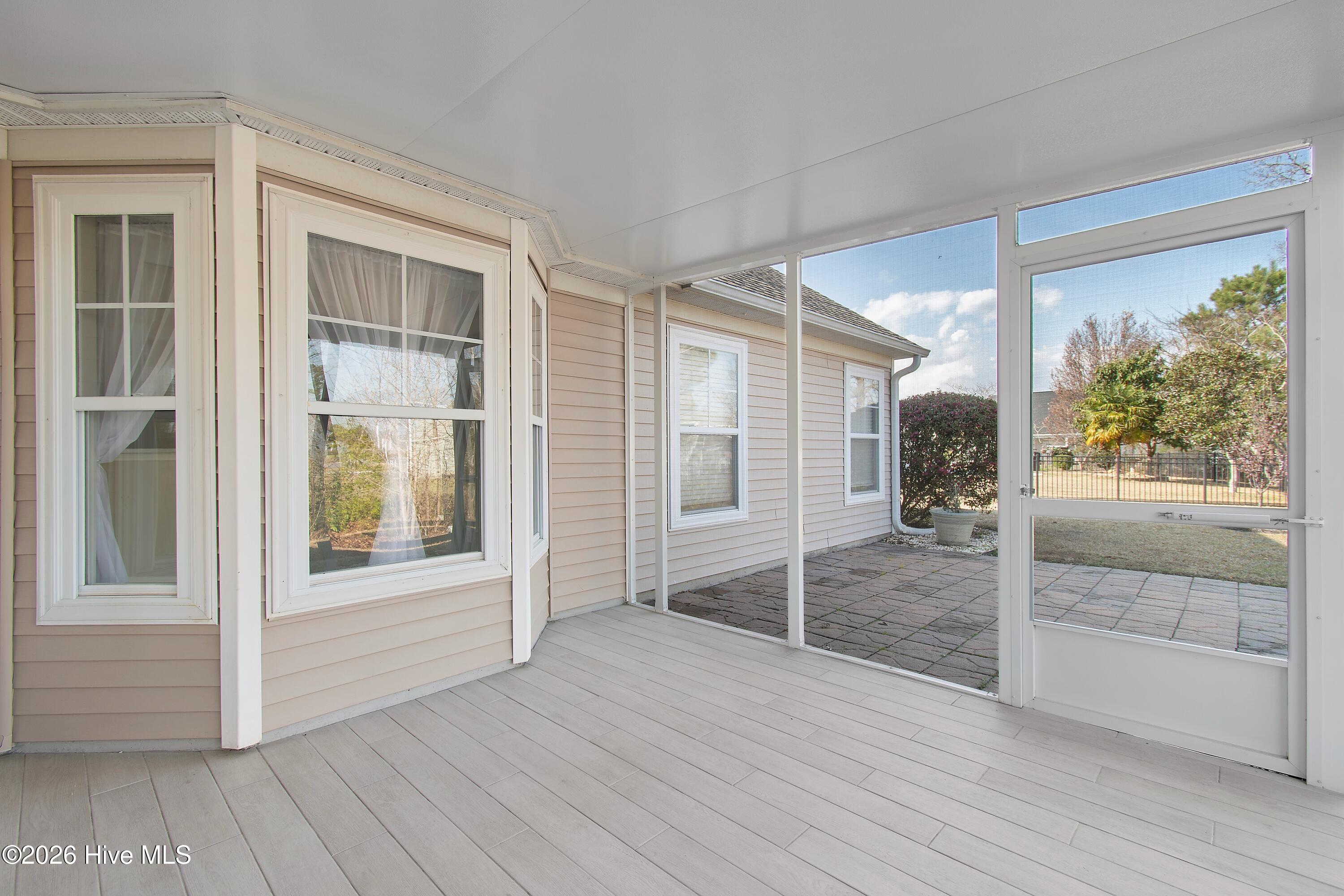 100560224 | Photo 25