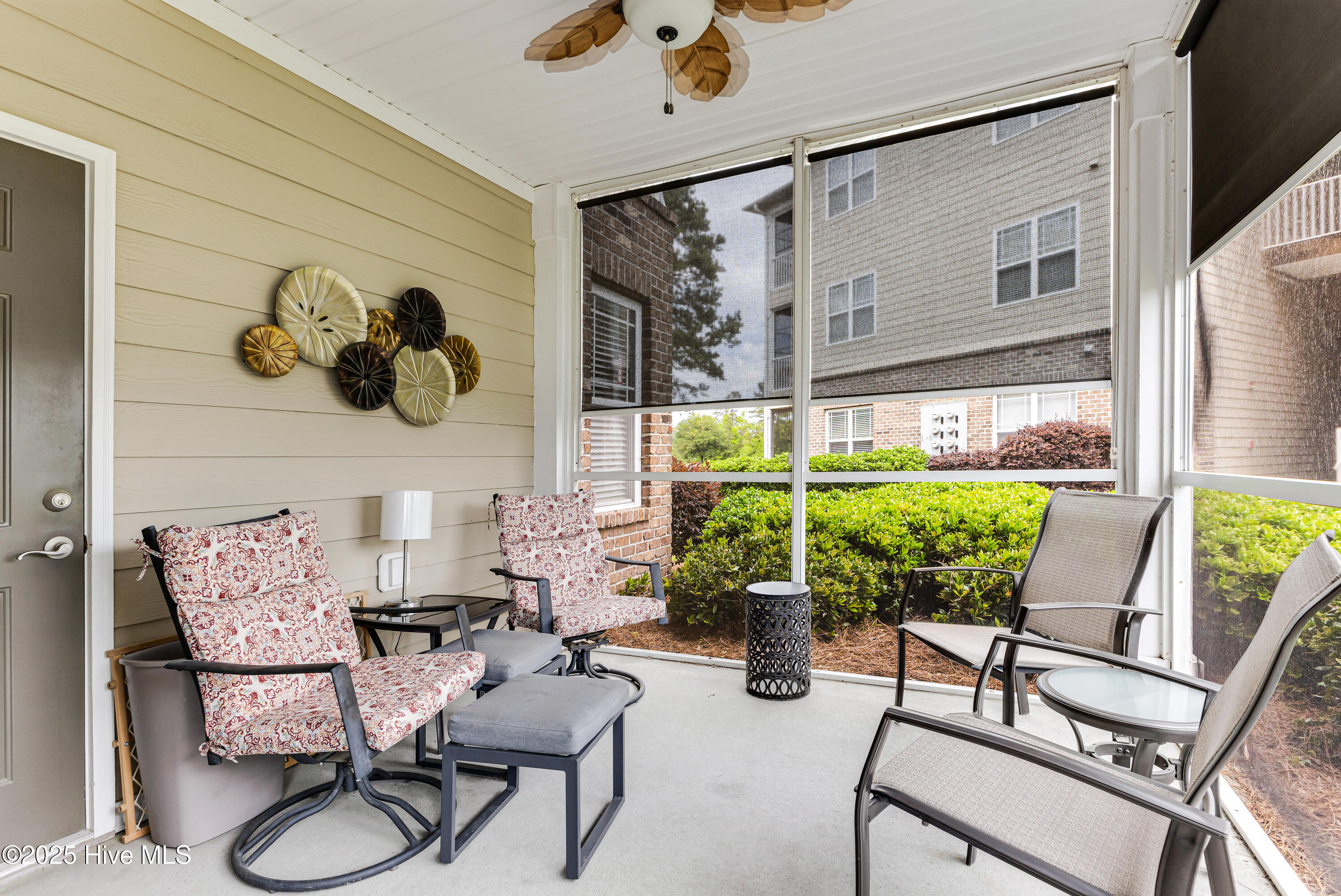 100507885 | Photo 25