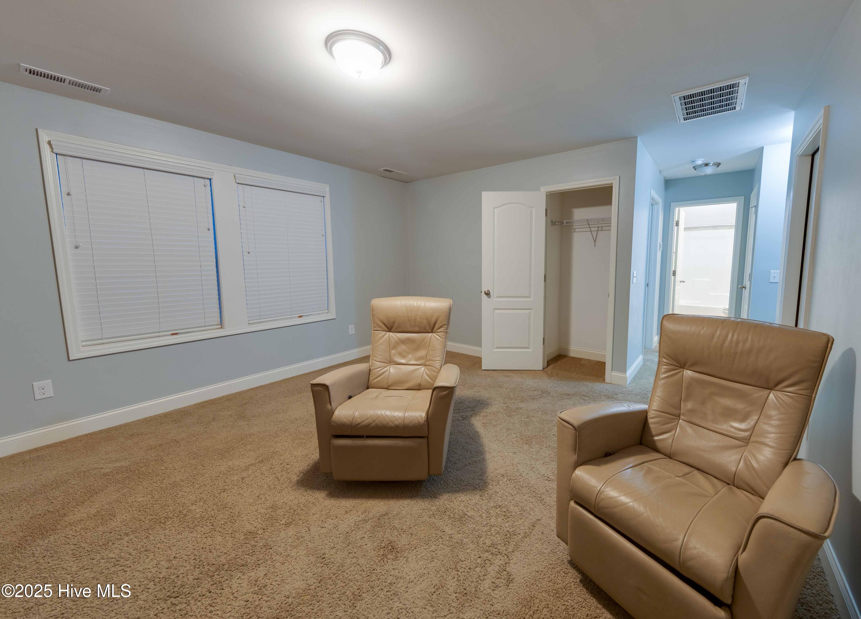 100504792 | Photo 35