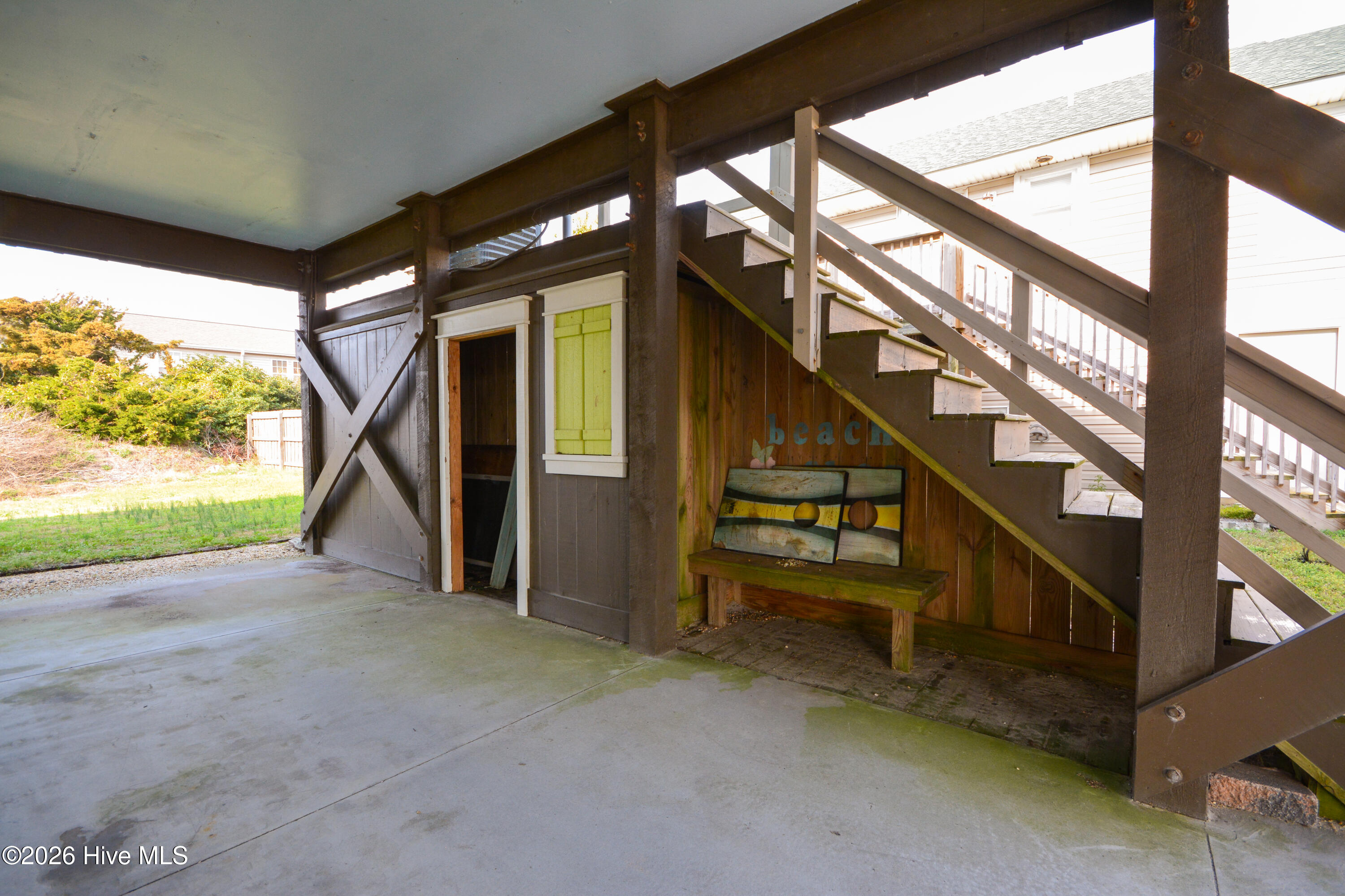 100565918 | Photo 36