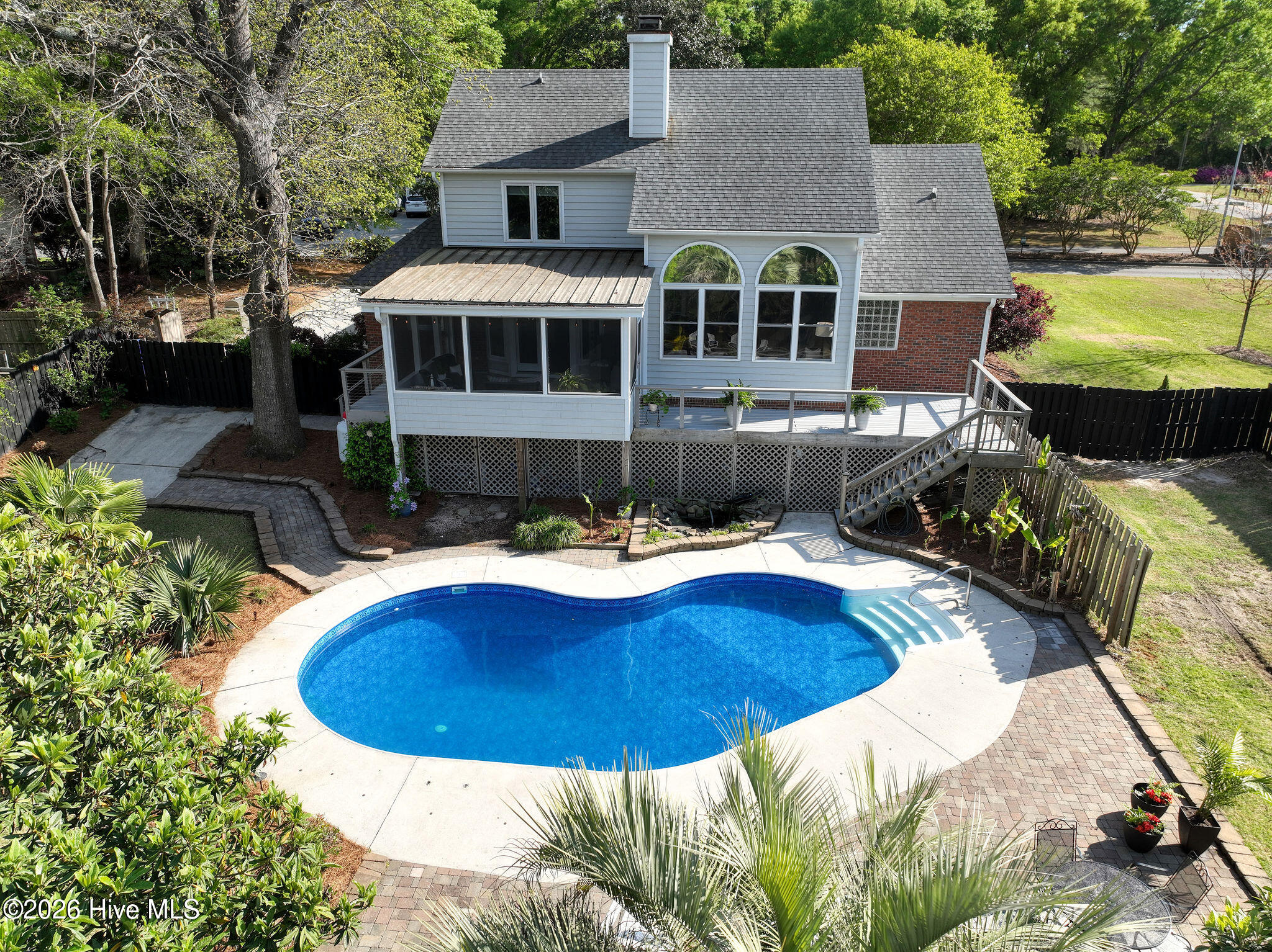 100567317 | Photo 71