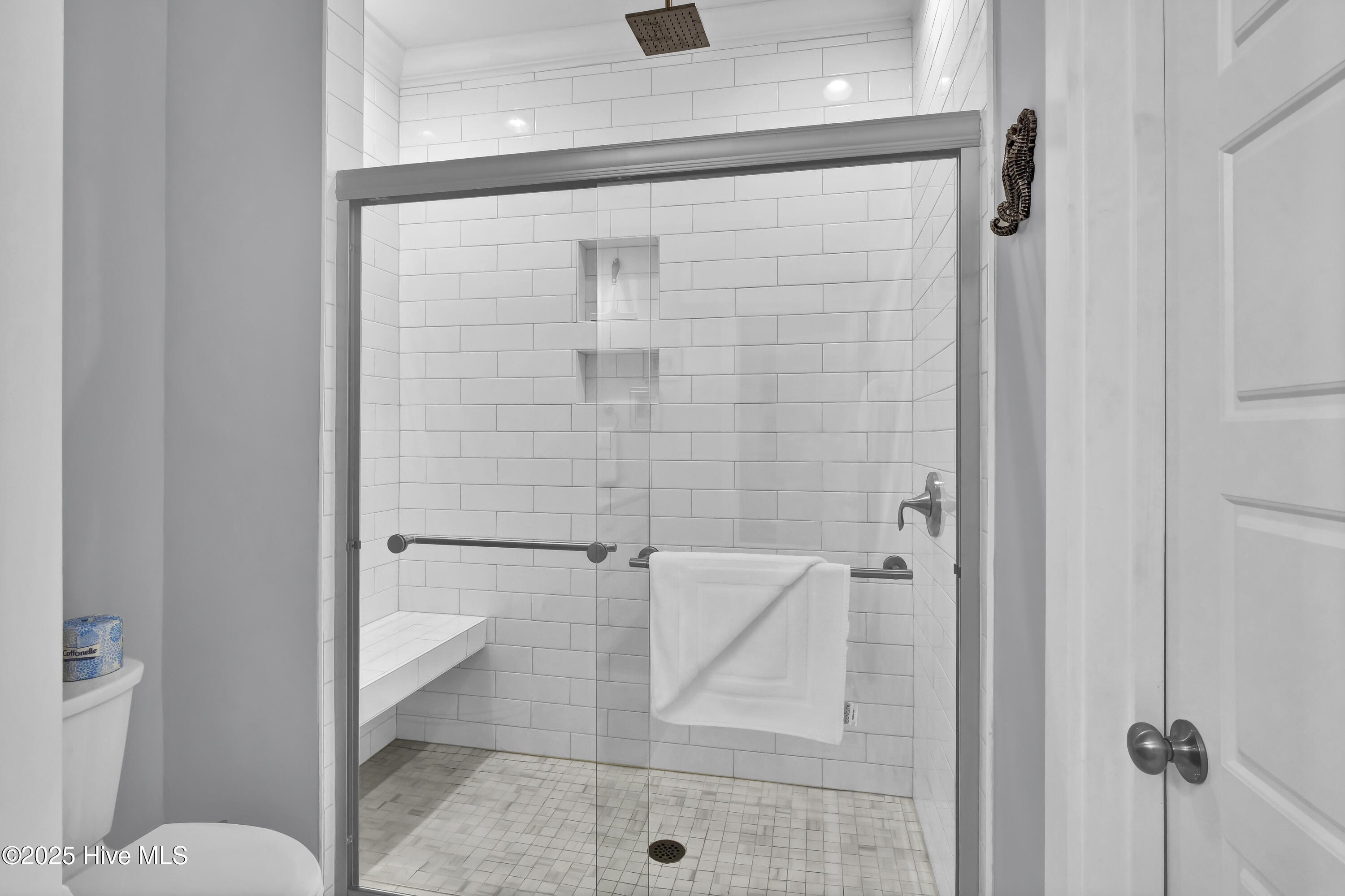 100542067 | Photo 22