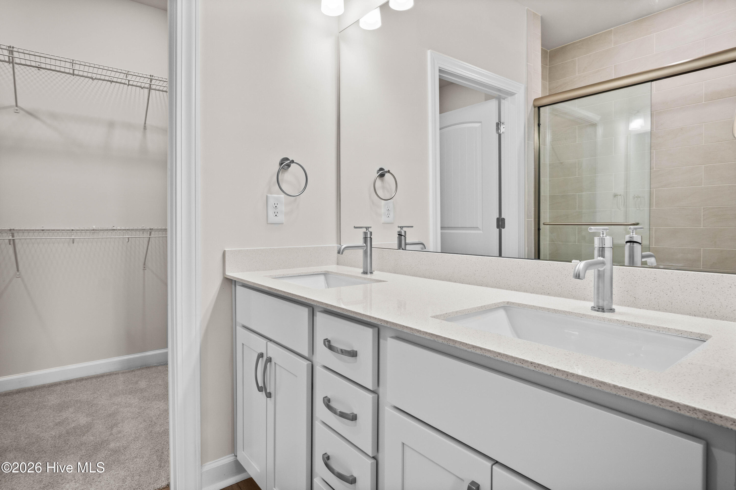 100539899 | Photo 20