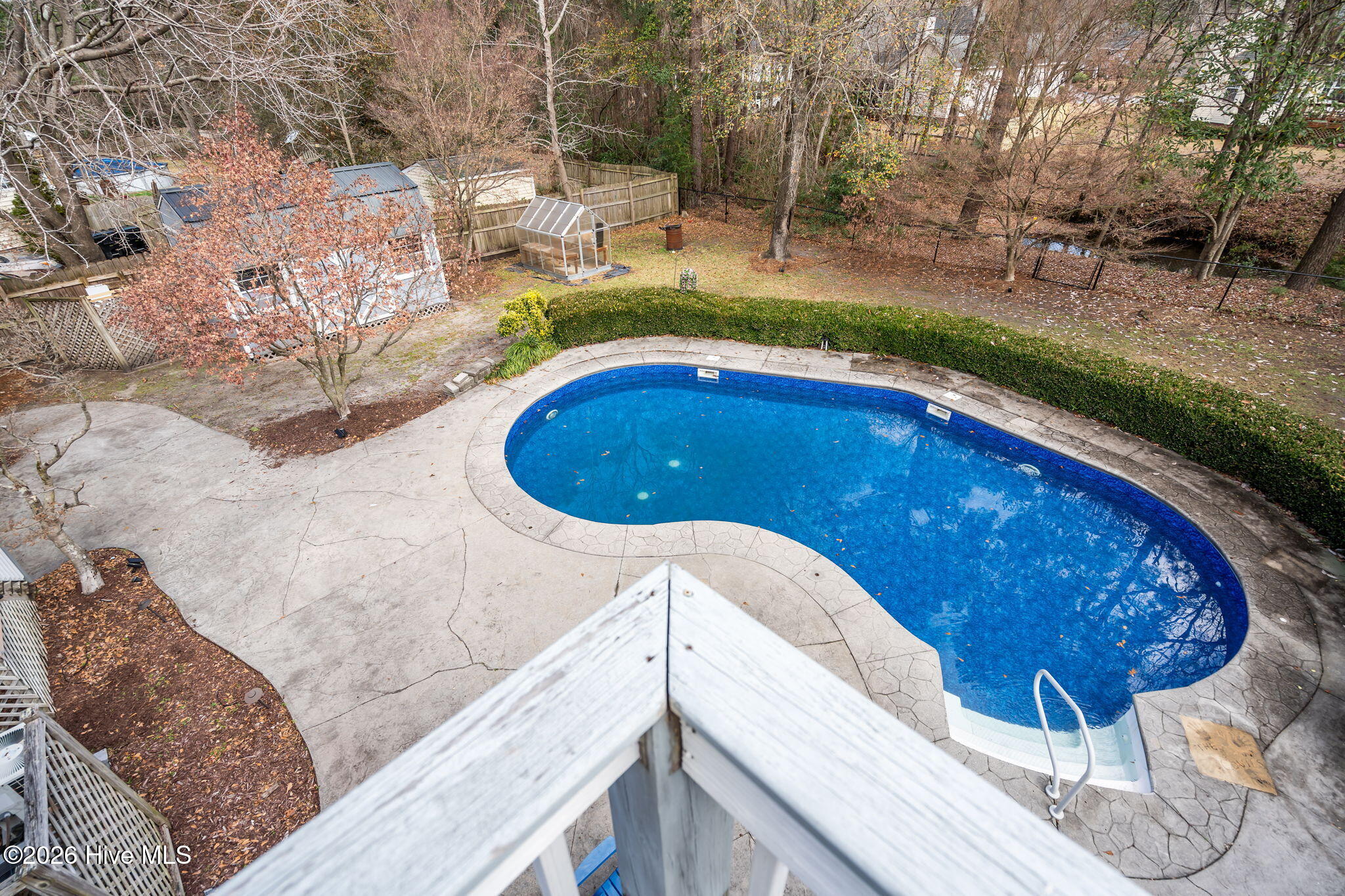 100548092 | Photo 49