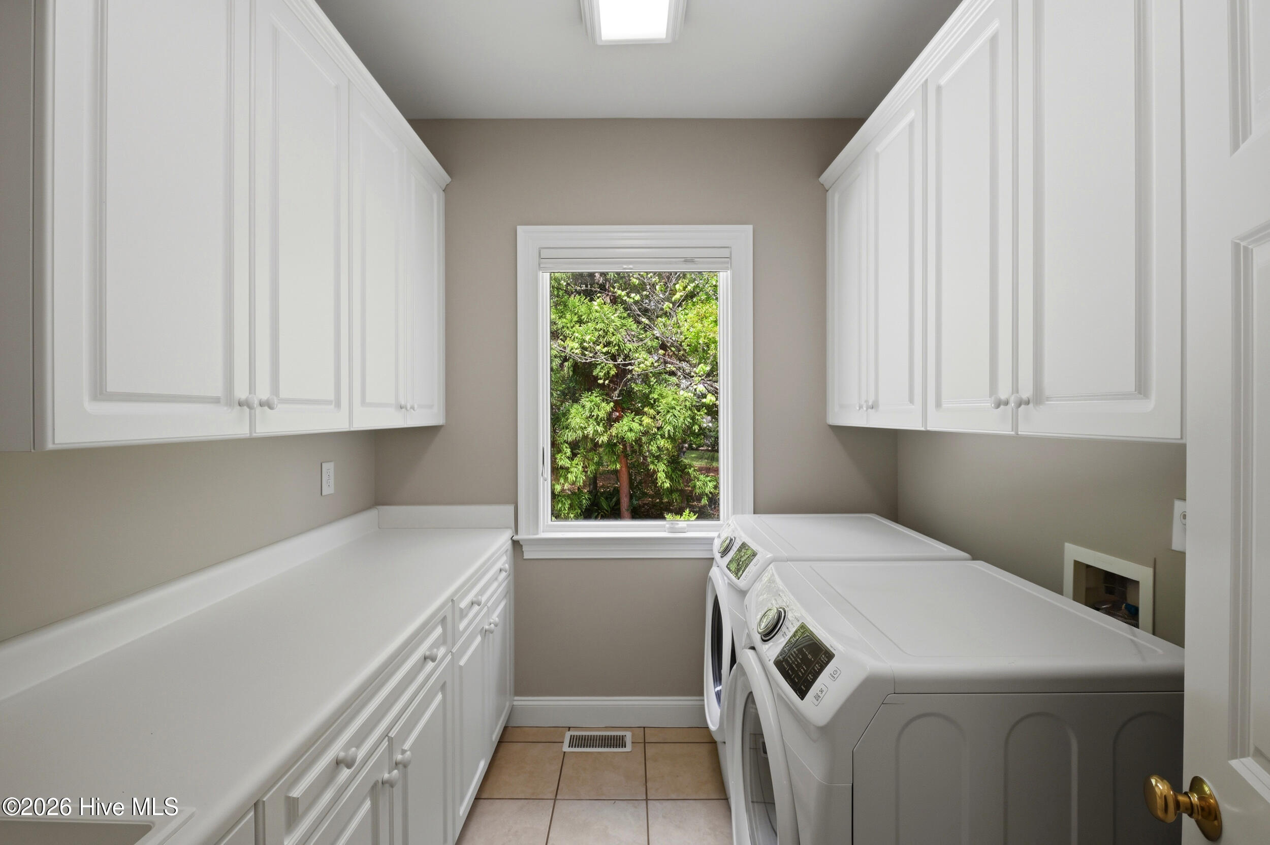 100566149 | Photo 41