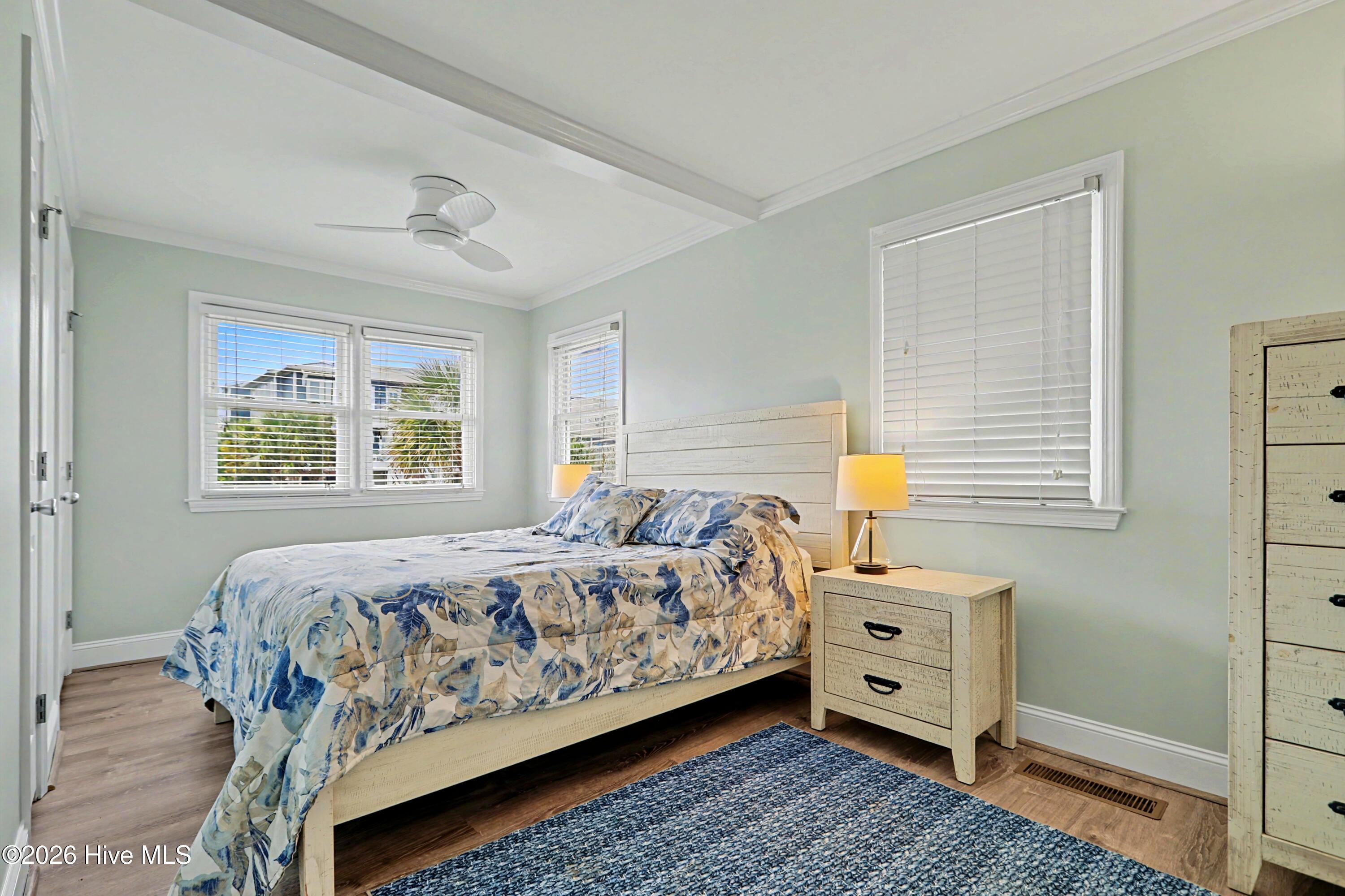 100563218 | Photo 14