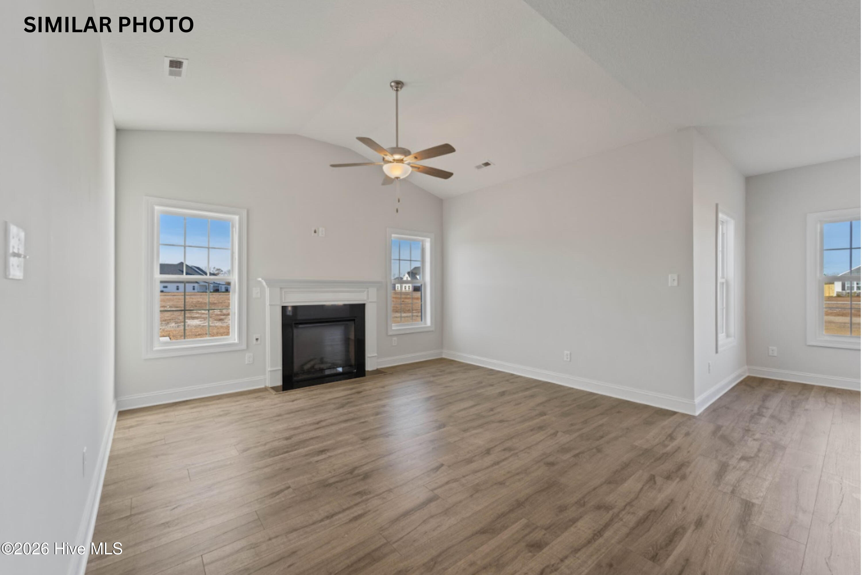 100562018 | Photo 15