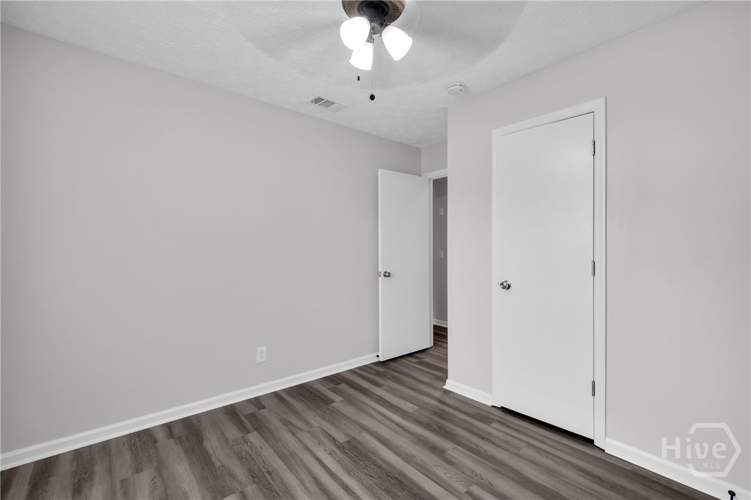 Guest Room (1)