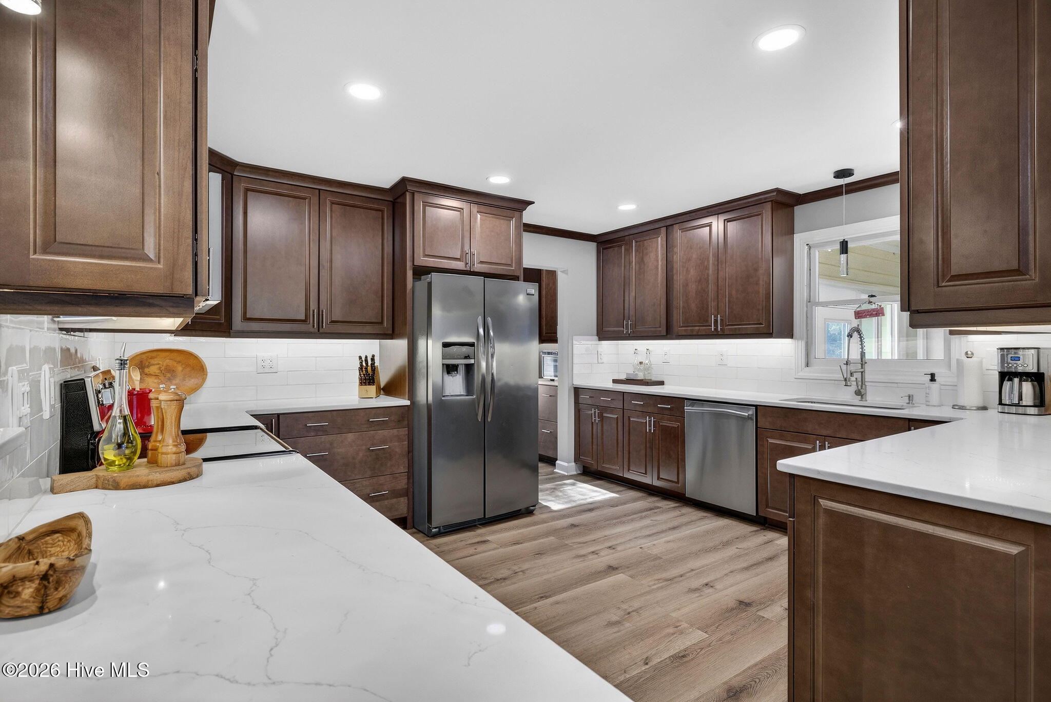 100552823 | Photo 13