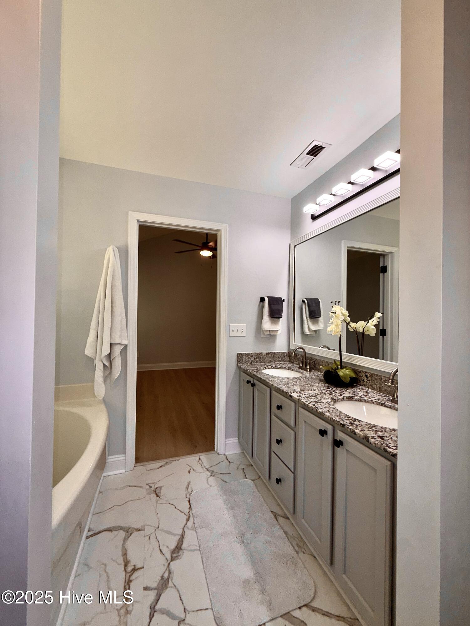 100518451 | Photo 19