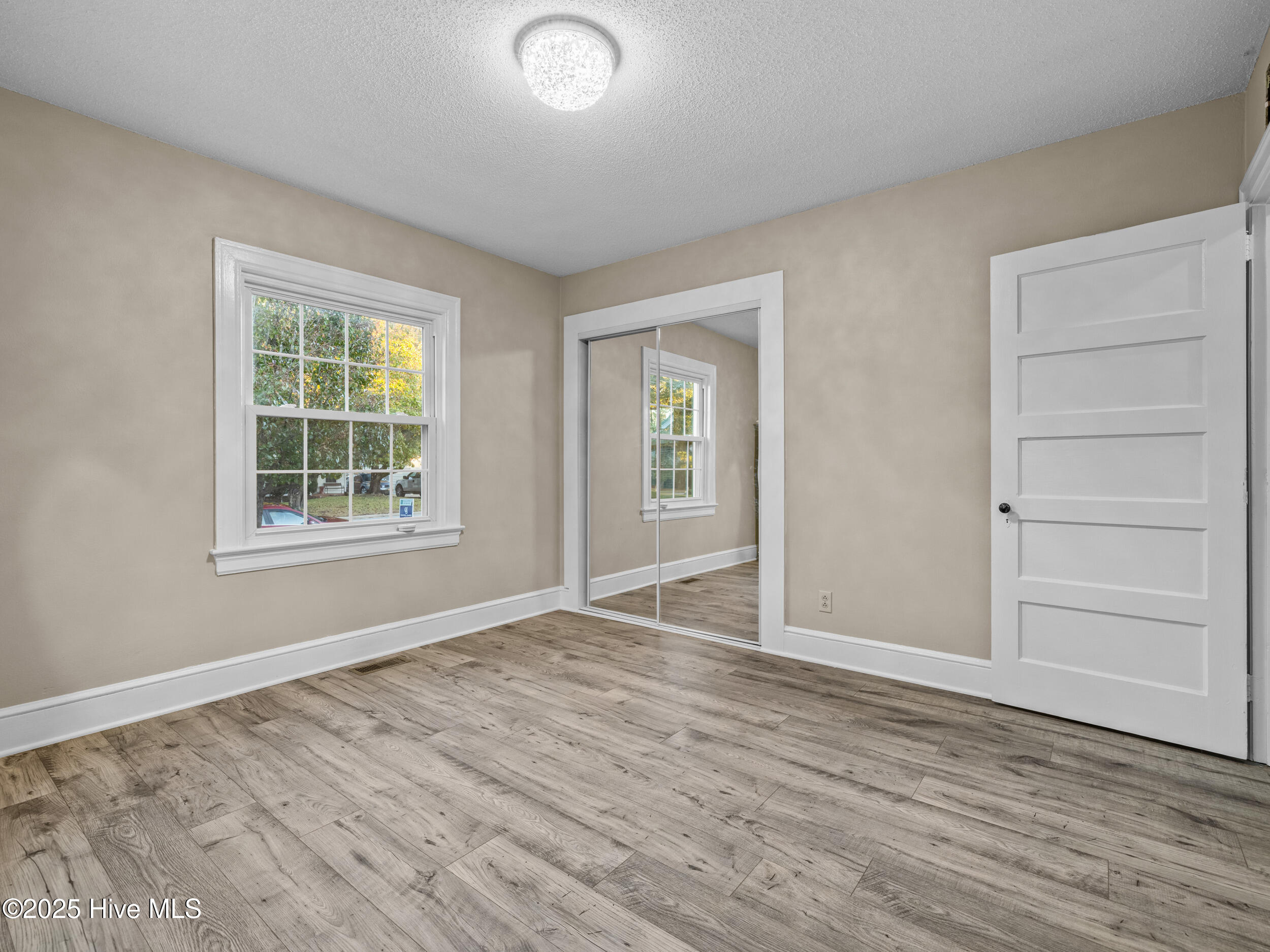 100536192 | Photo 24