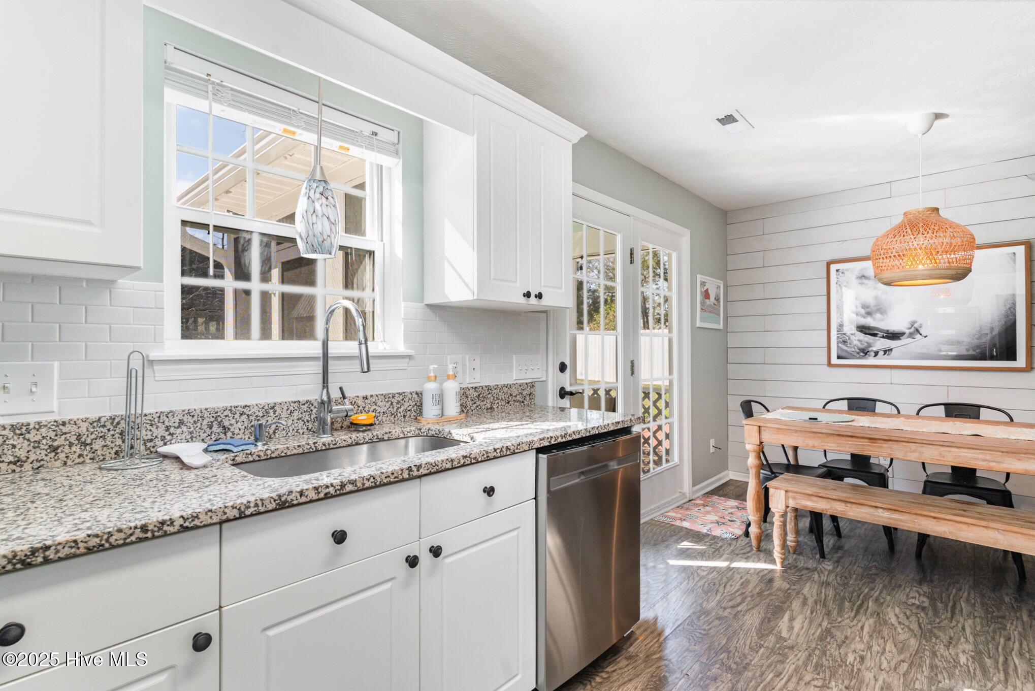 100497000 | Photo 15