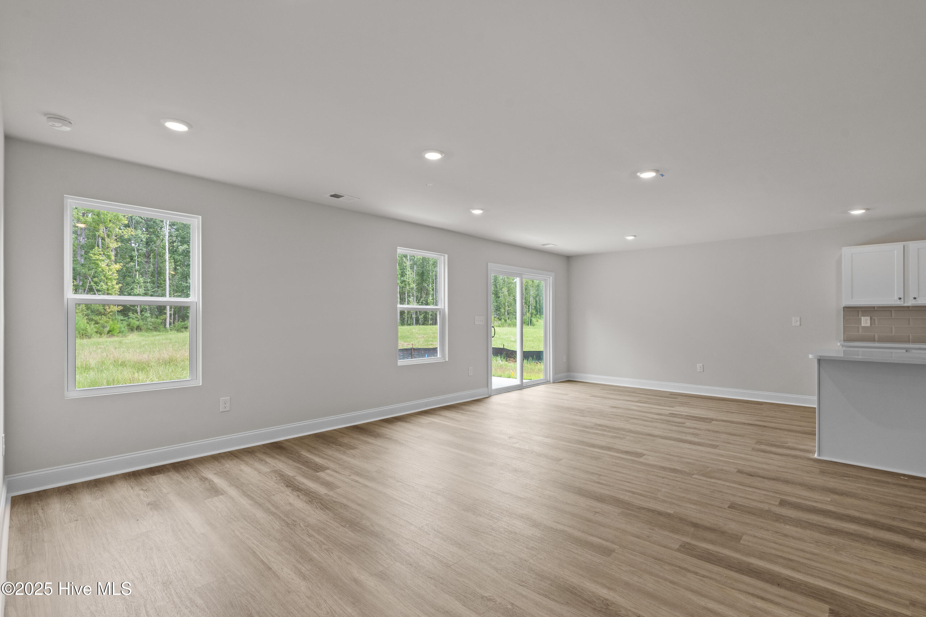 100526772 | Photo 15