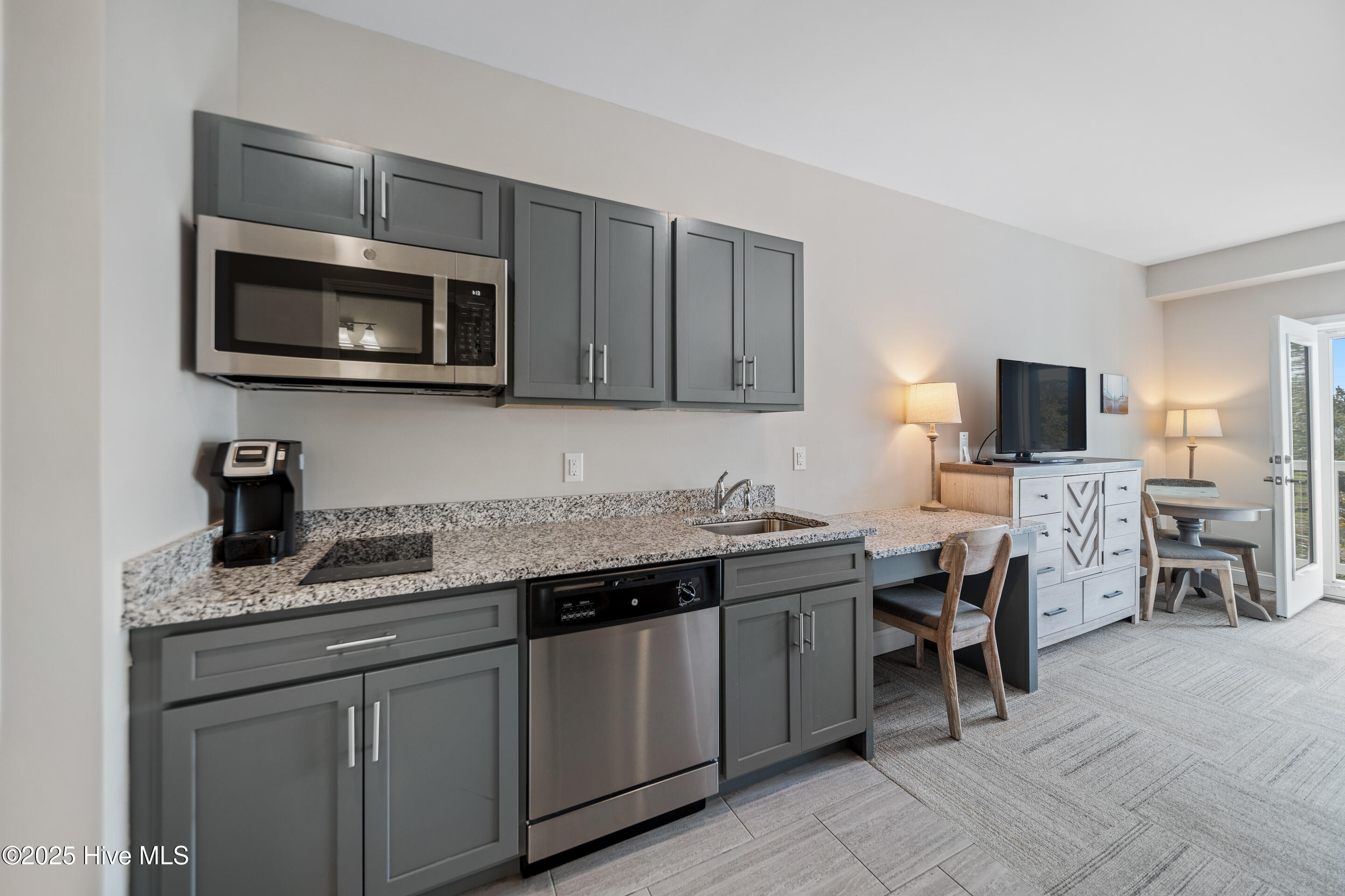 100491053 | Photo 13