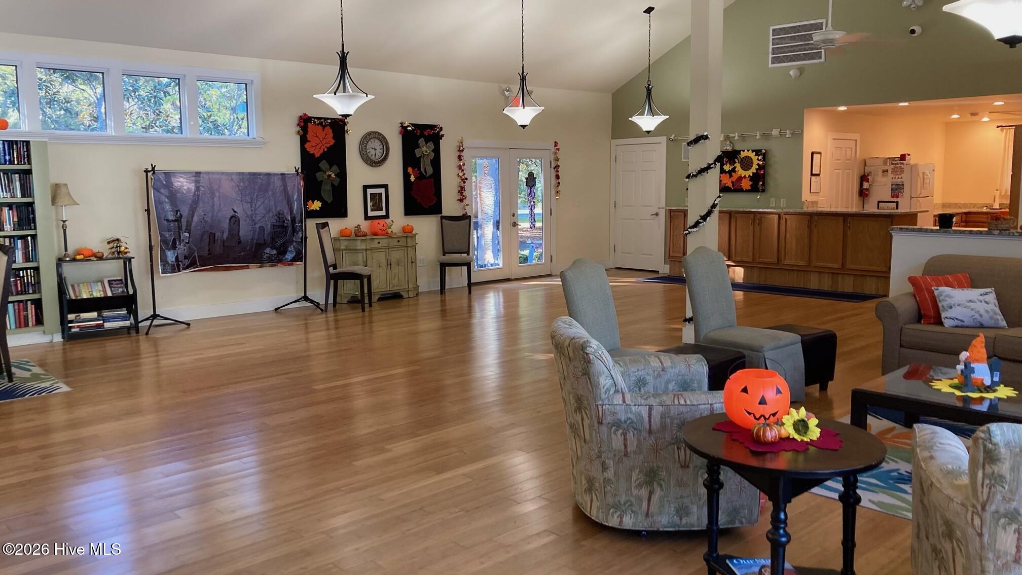 100549954 | Photo 14