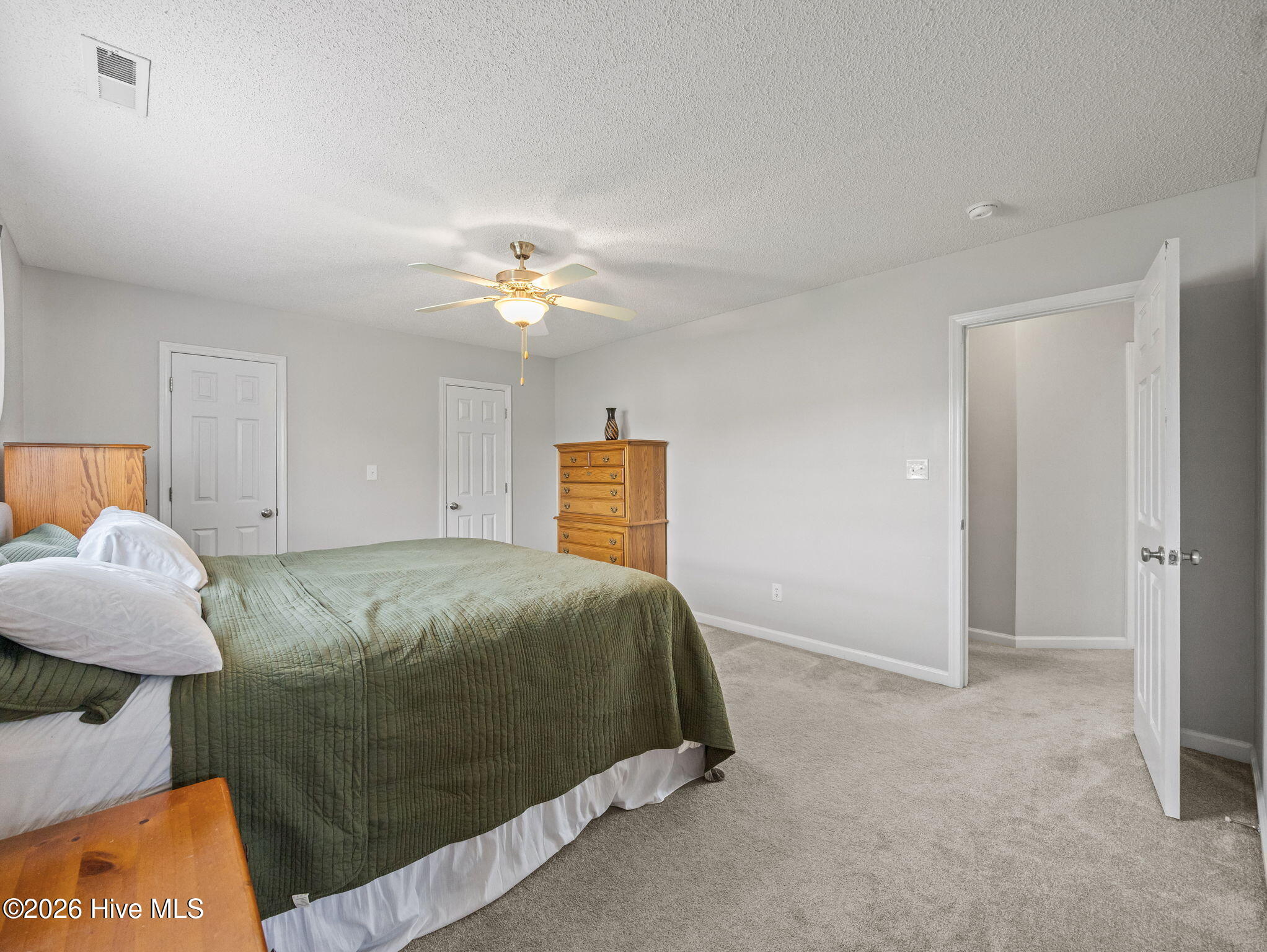 100566884 | Photo 24