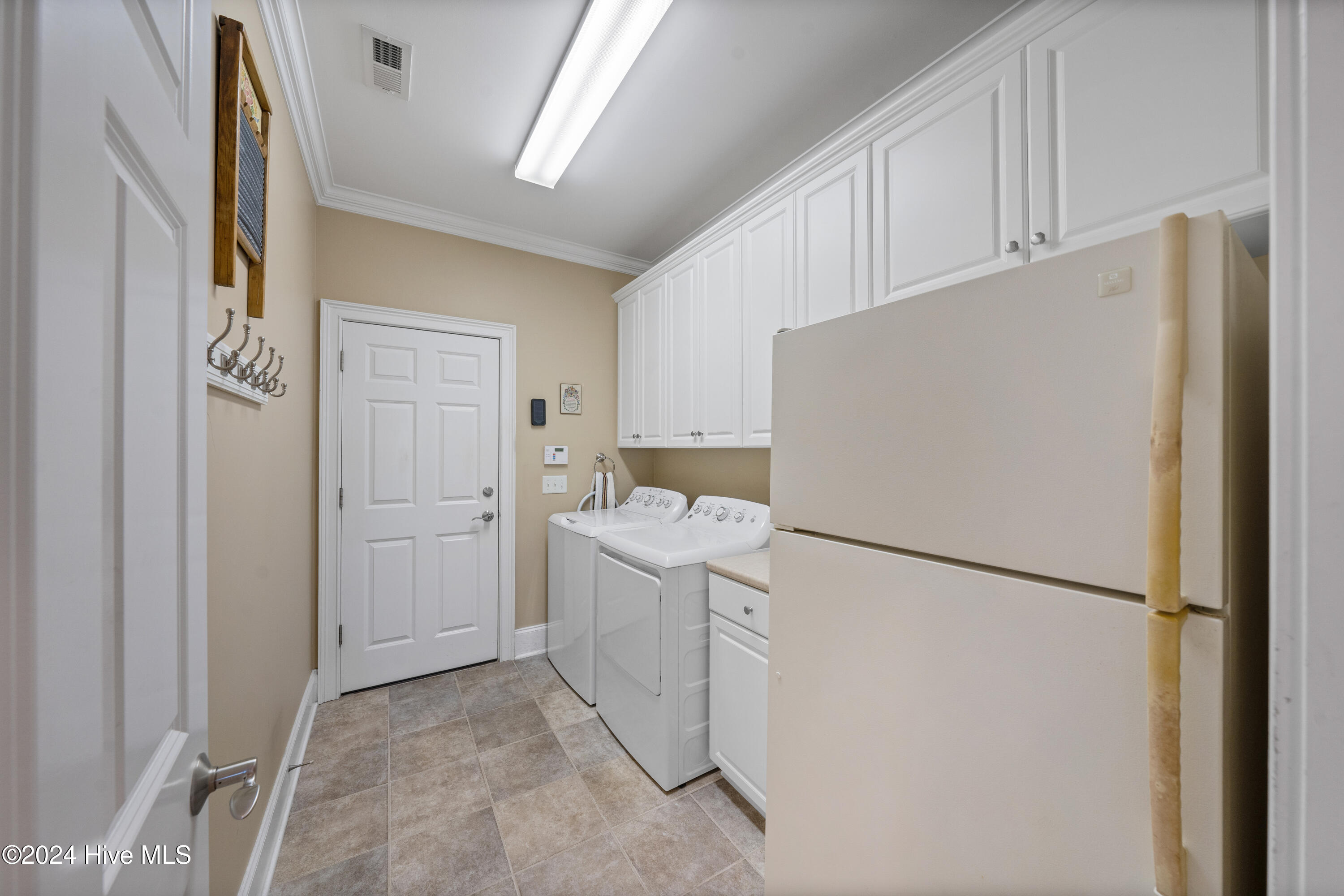 100480816 | Photo 43