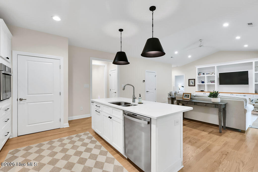 100557282 | Photo 10