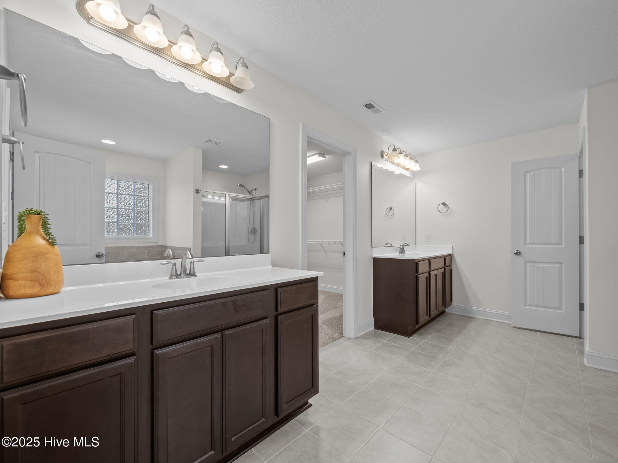 100536873 | Photo 35