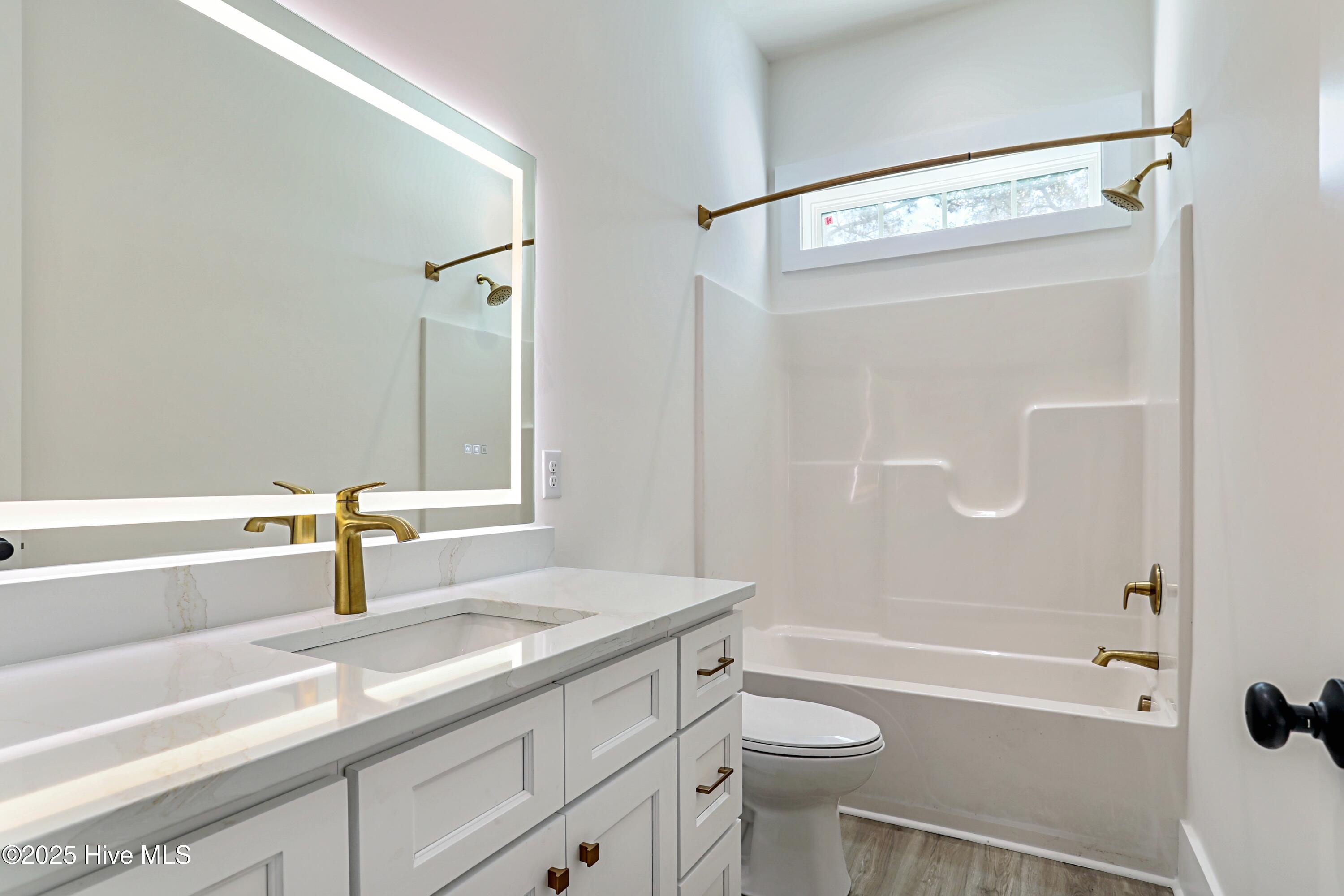 100535738 | Photo 14