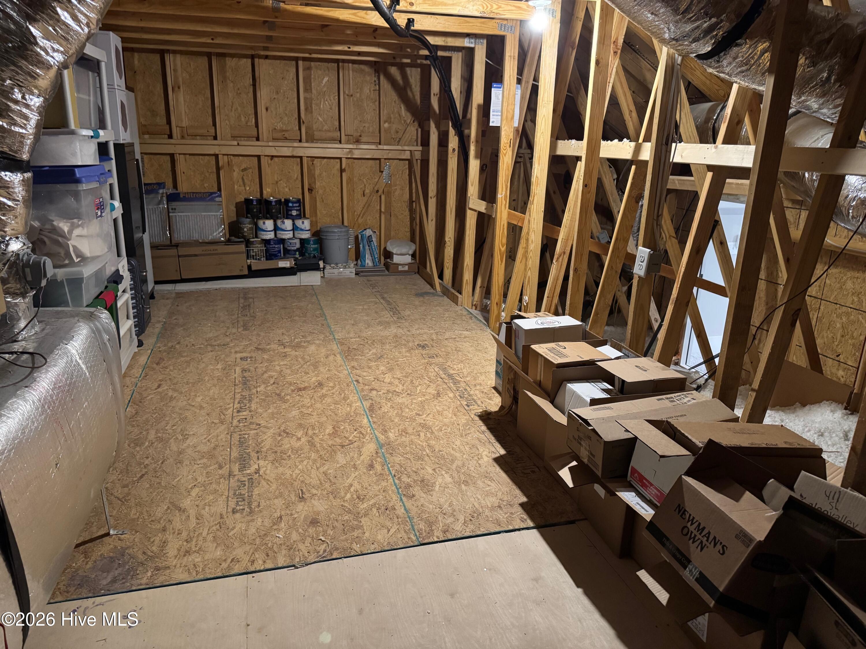 100569844 | Photo 61