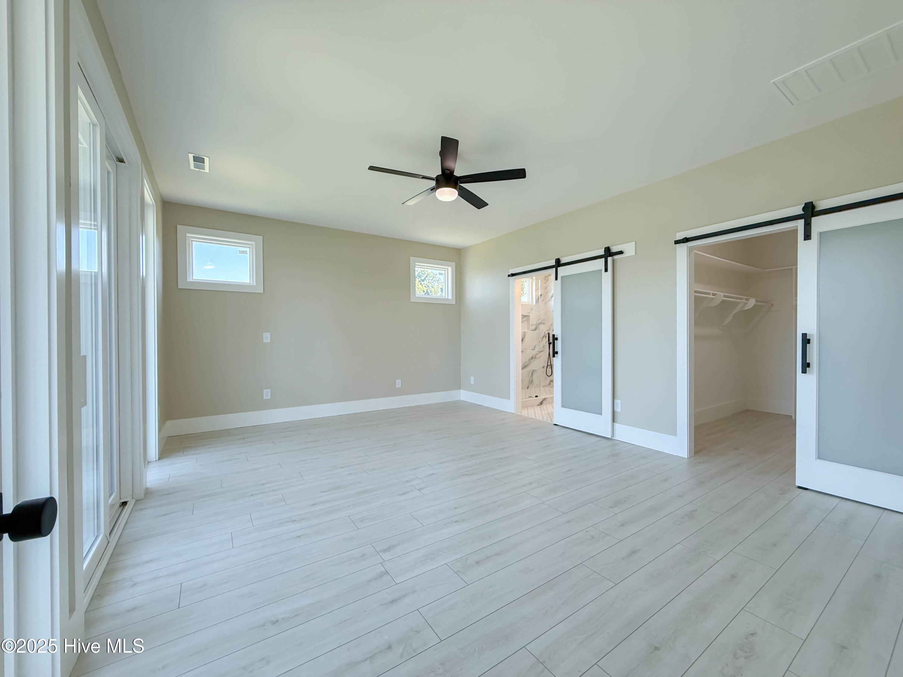 100539536 | Photo 118